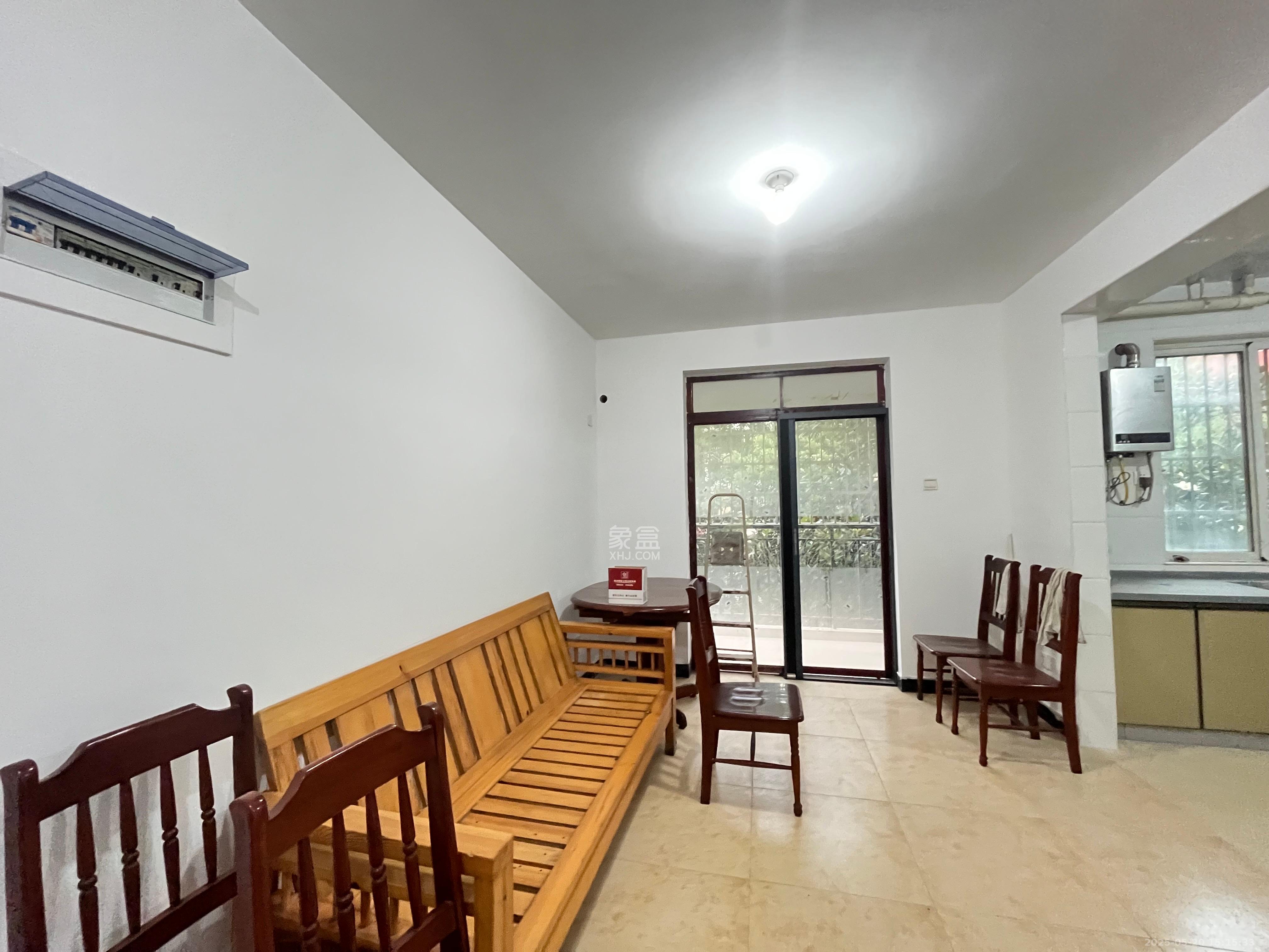 学府华庭 4室2厅2卫 2600.0元/月 学府华庭 4室2厅2卫 2600.0元/月室内图