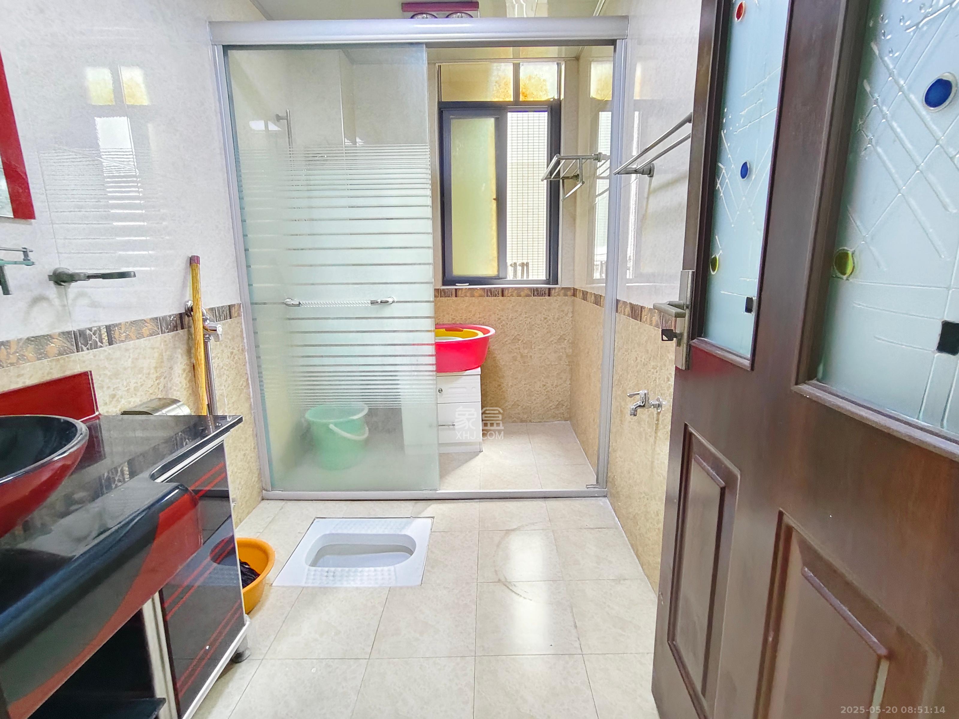 银港水晶城  3室2厅2卫   2800.00元/月室内图