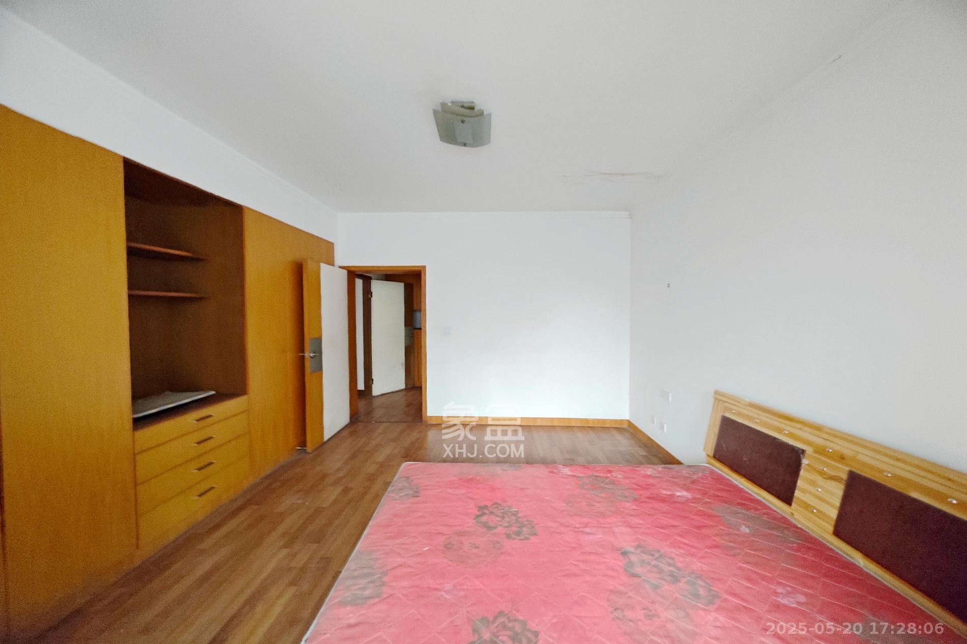 华天望族苑 3室2厅2卫 56.8万 华天望族苑 3室2厅2卫 56.8万卧室