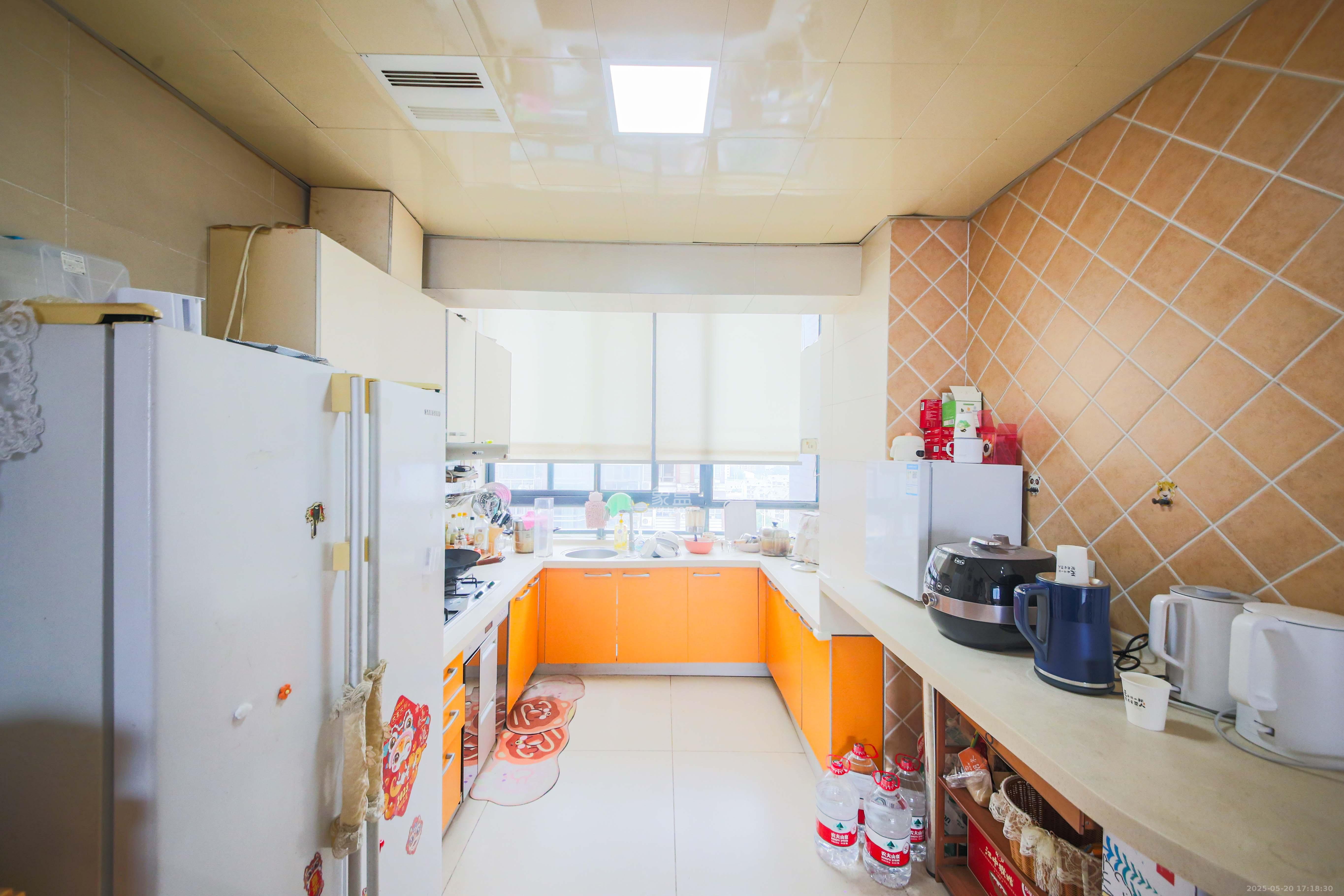 奥林匹克花园  4室2厅2卫    110.0万 奥林匹克花园  4室2厅2卫    110.0万厨房