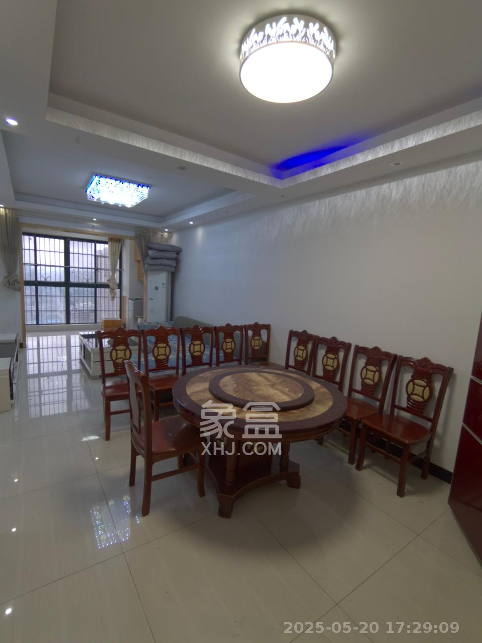 湘峰广场 2室2厅1卫 1300.0元/月 湘峰广场 2室2厅1卫 1300.0元/月室内图