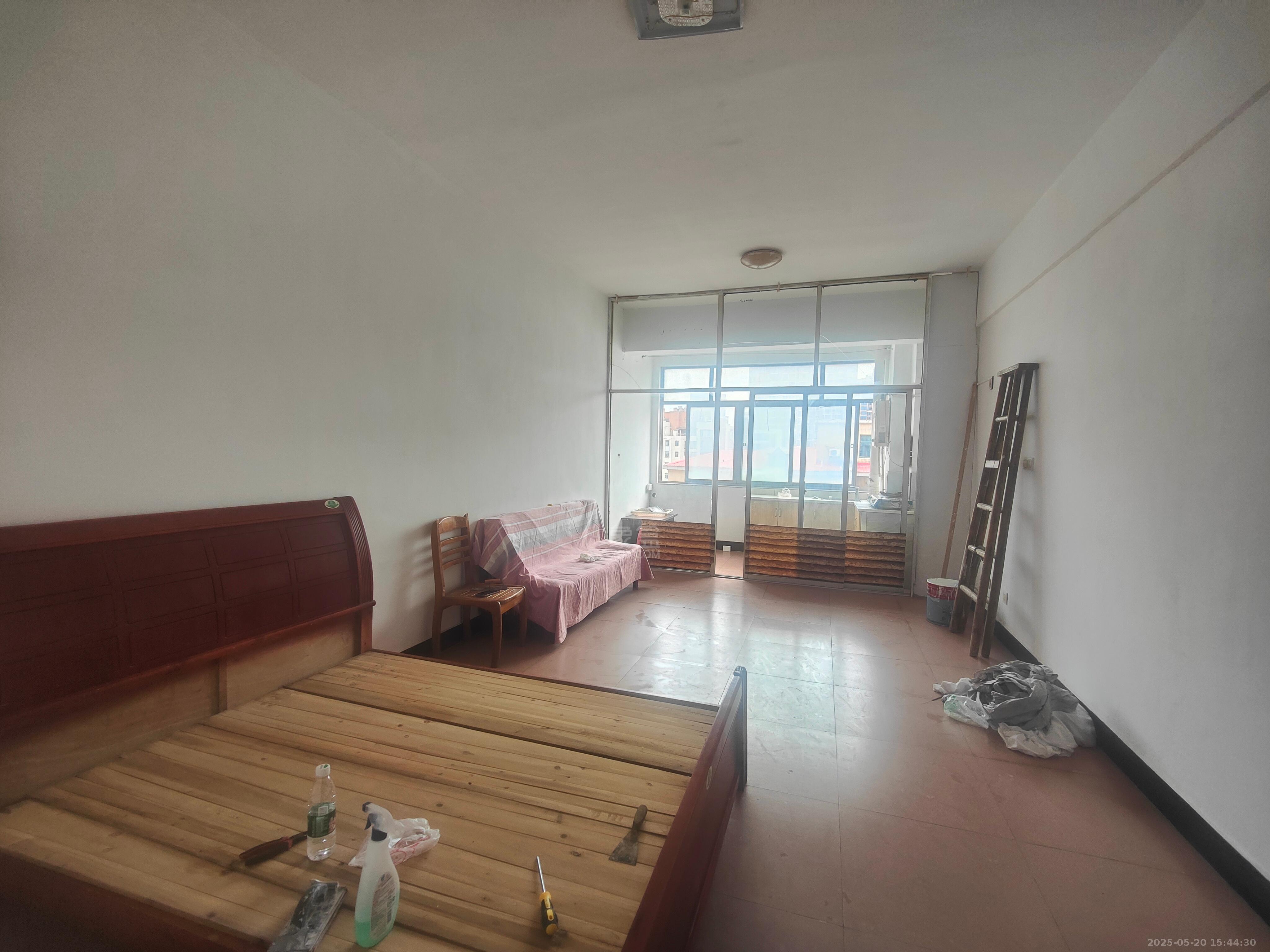 庐山春天大厦(和一宾馆) 1室1厅1卫 900.0元/月 庐山春天大厦(和一宾馆) 1室1厅1卫 900.0元/月室内图