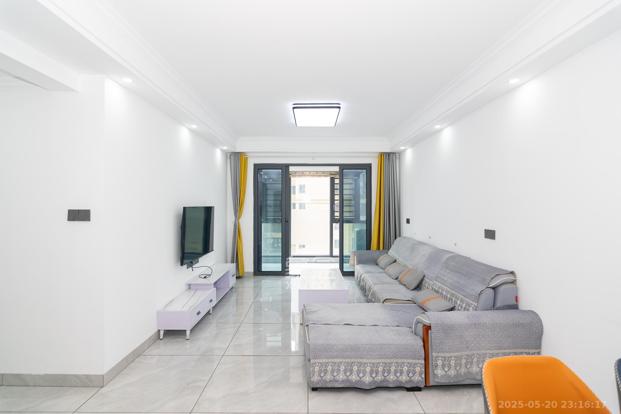 澳海澜庭 3室2厅1卫 69.5万 澳海澜庭 3室2厅1卫 69.5万客厅