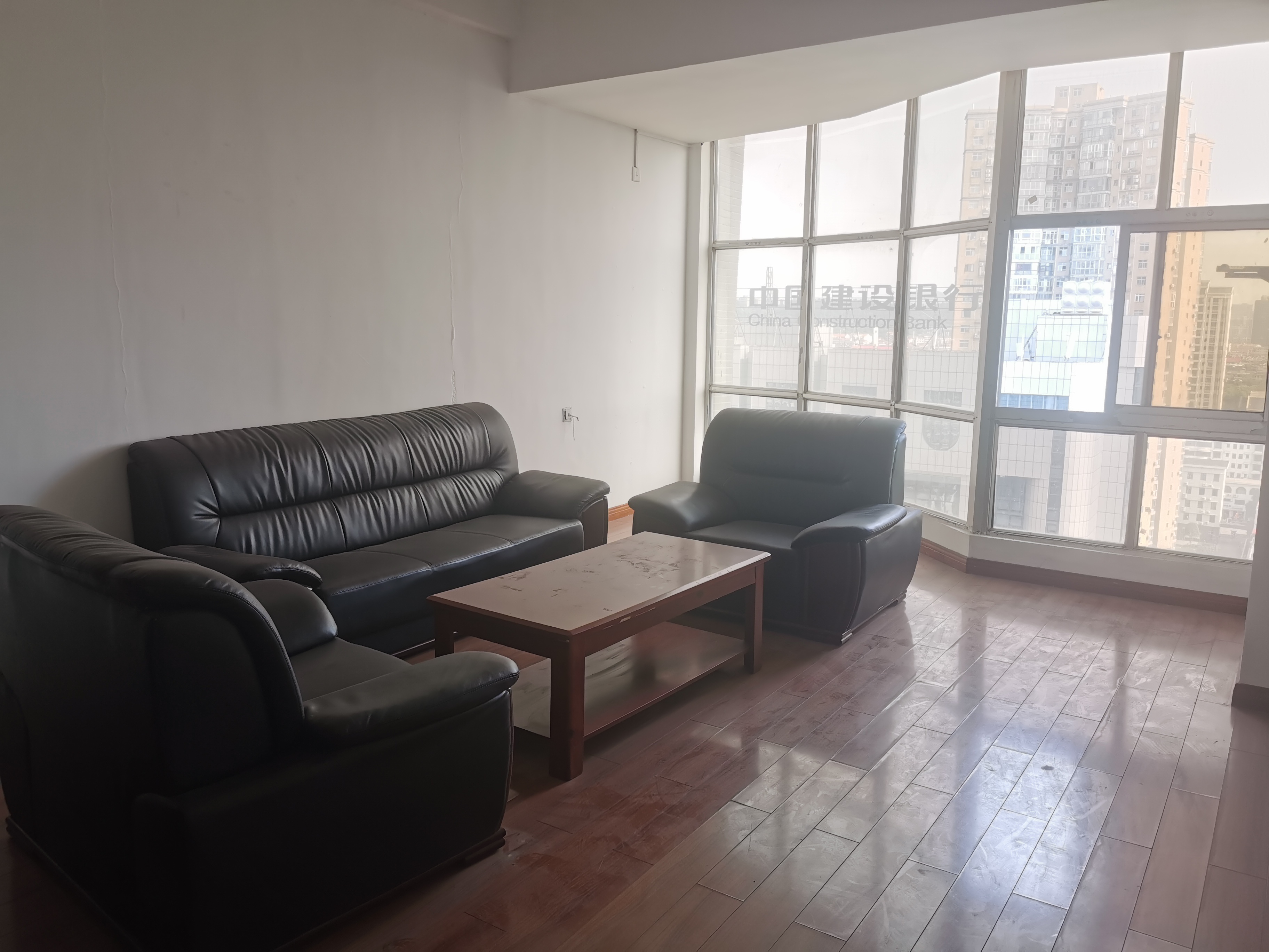 鹏泰国际 1室1厅1卫 650.0元/月 鹏泰国际 1室1厅1卫 650.0元/月室内图