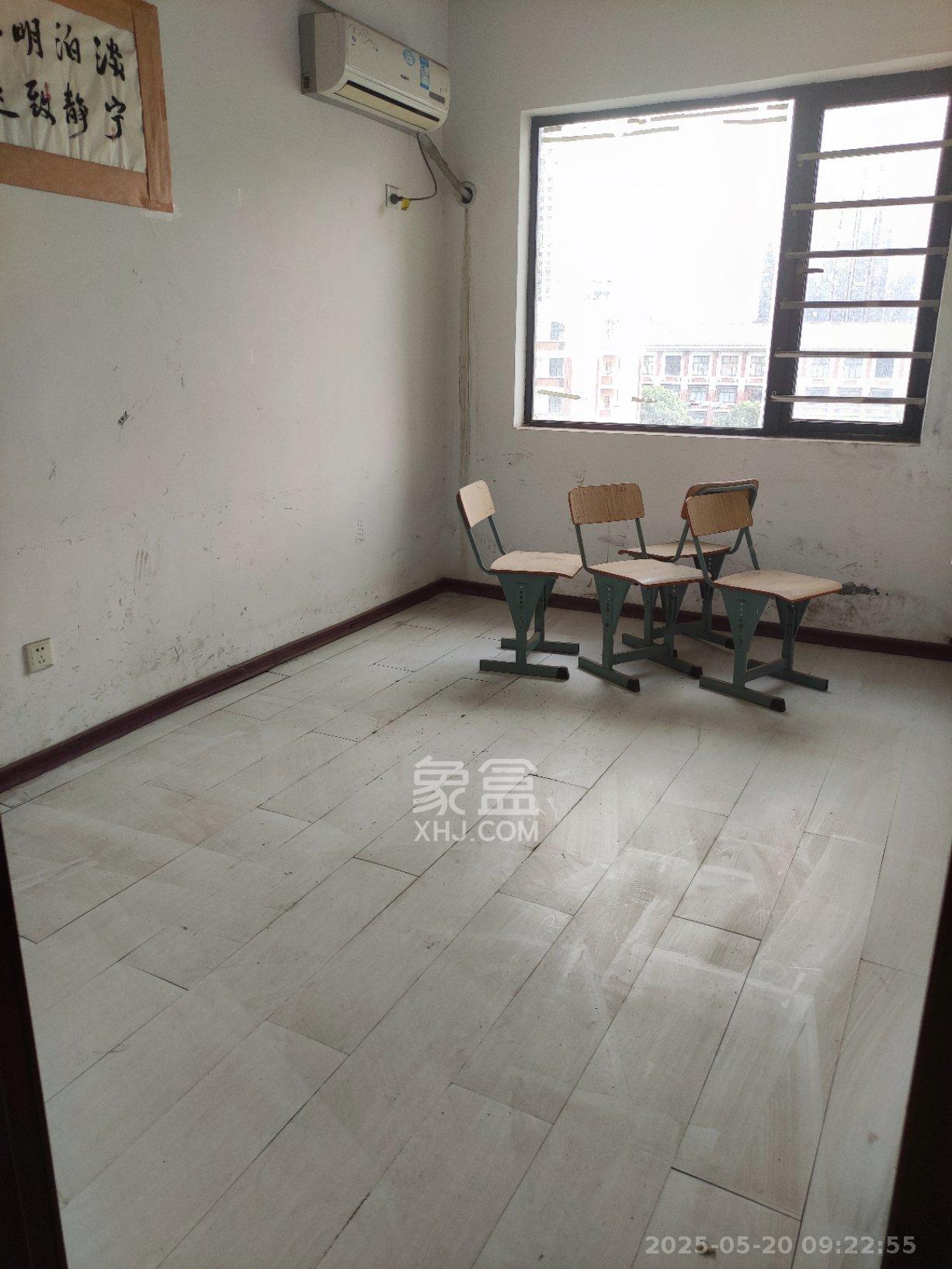 钰龙天下一期  3室2厅1卫   2300.00元/月室内图