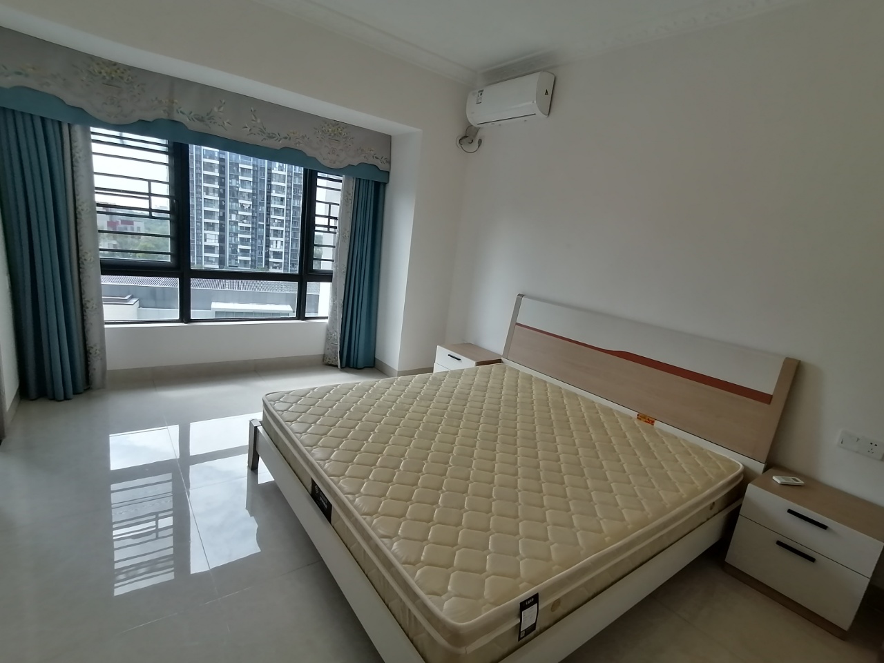 华润中心  2室1厅1卫    5000.0元/月 华润中心  2室1厅1卫    5000.0元/月室内图