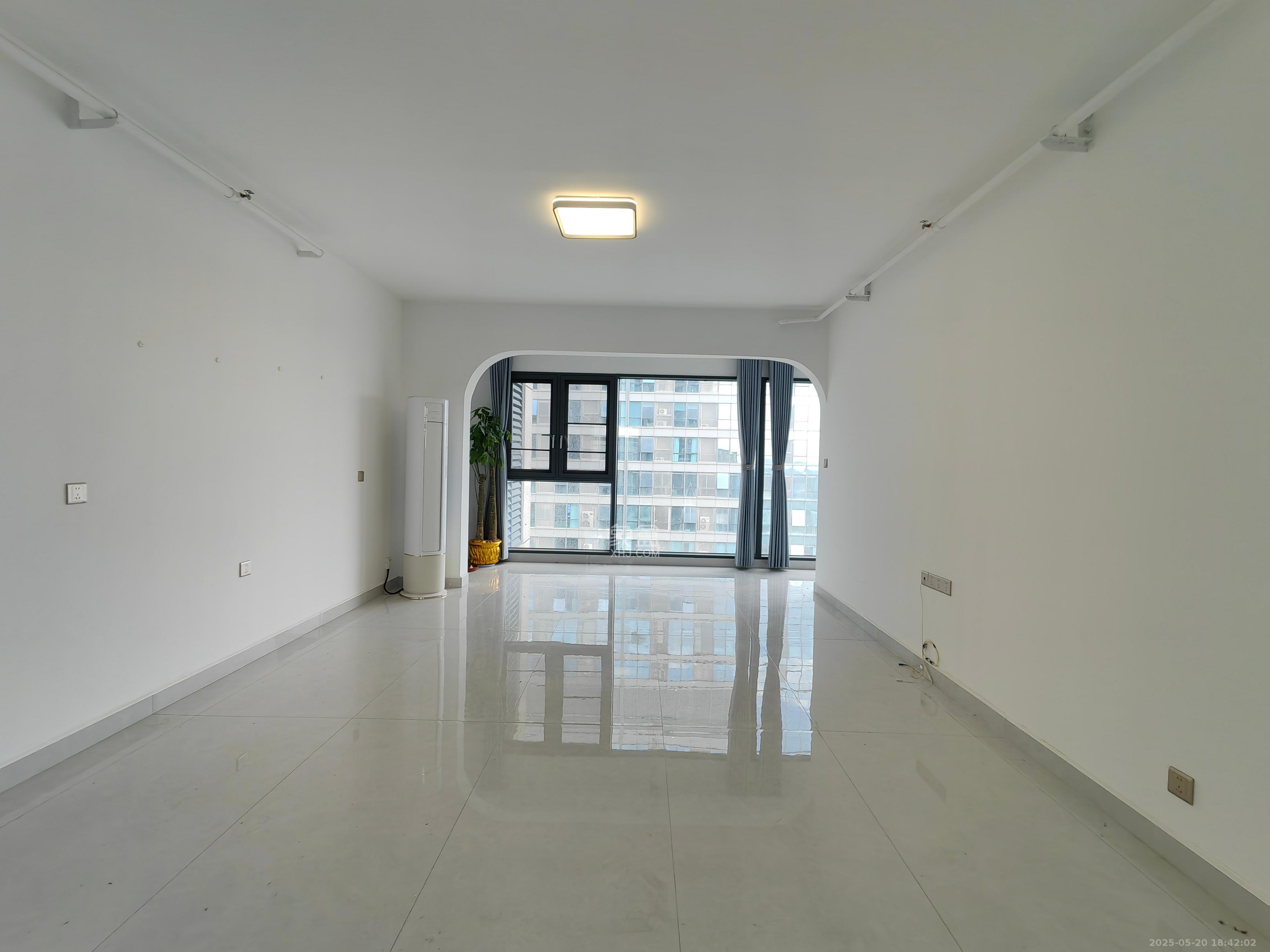 中建梅溪湖中心  4室2厅3卫   5100.00元/月