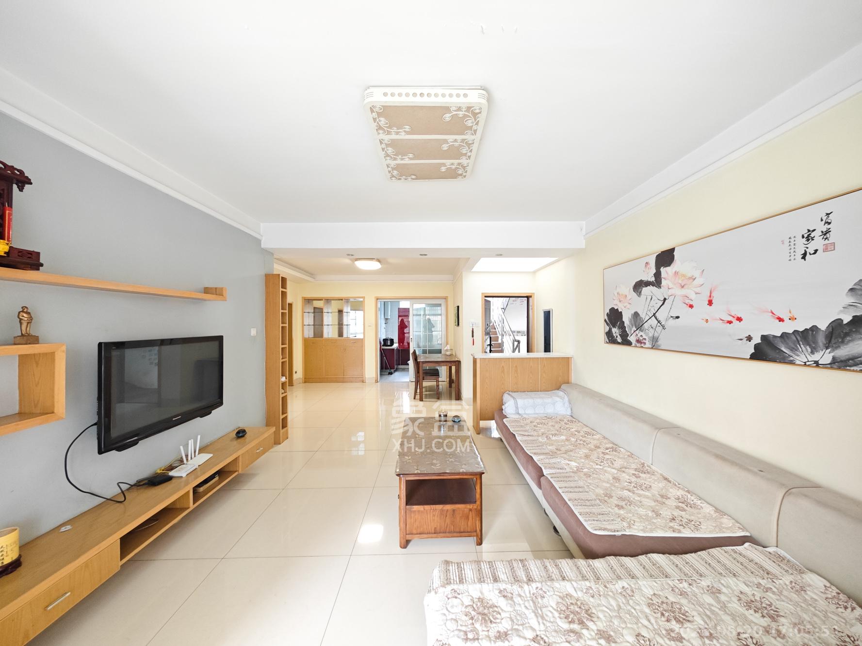 鄱阳小区 3室2厅1卫 52.8万 鄱阳小区 3室2厅1卫 52.8万客厅