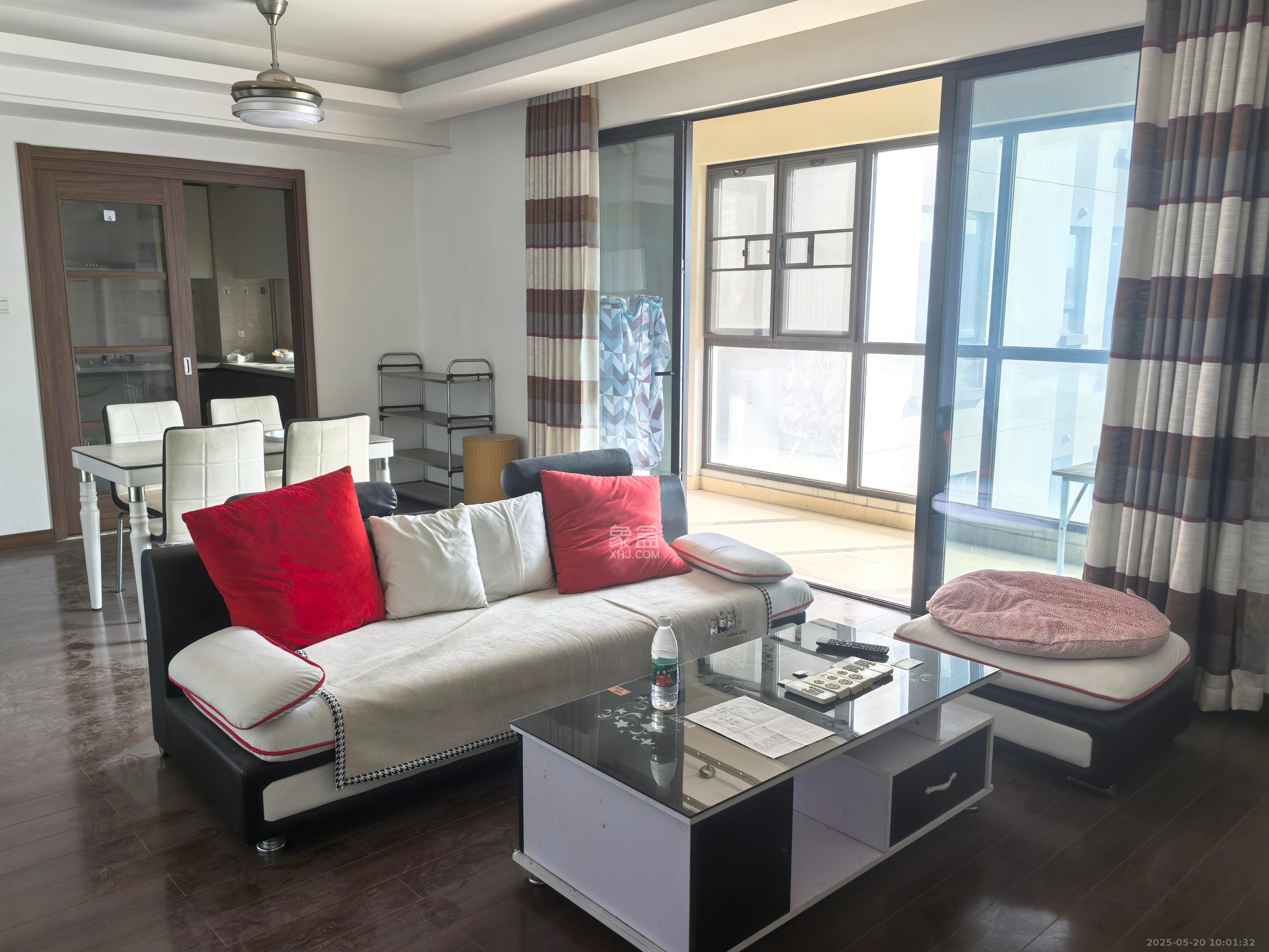 万科里梅溪郡  3室2厅2卫    3500.0元/月 万科里梅溪郡  3室2厅2卫    3500.0元/月室内图