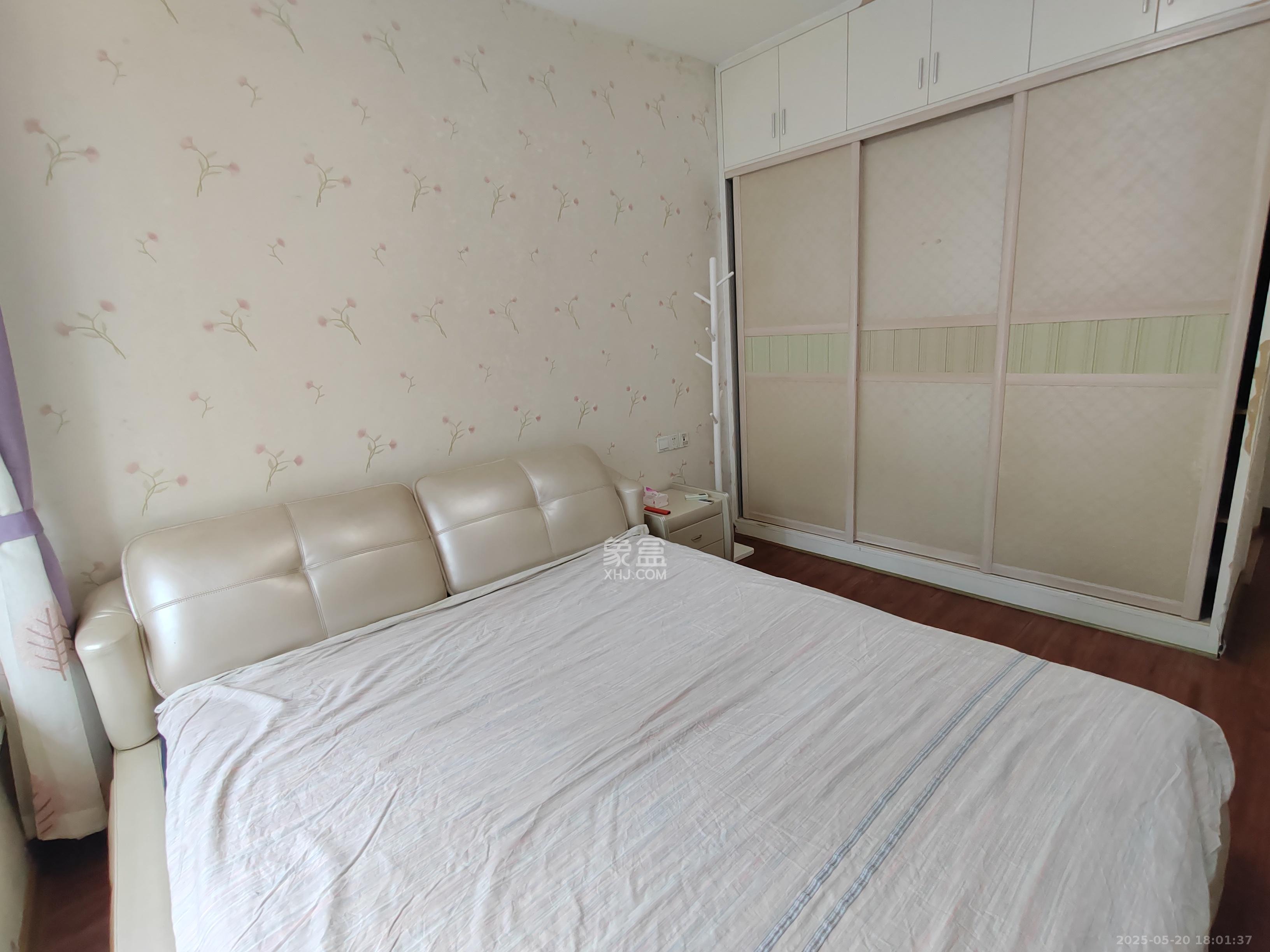 双盈卧龙湾  3室2厅2卫   2000.00元/月室内图