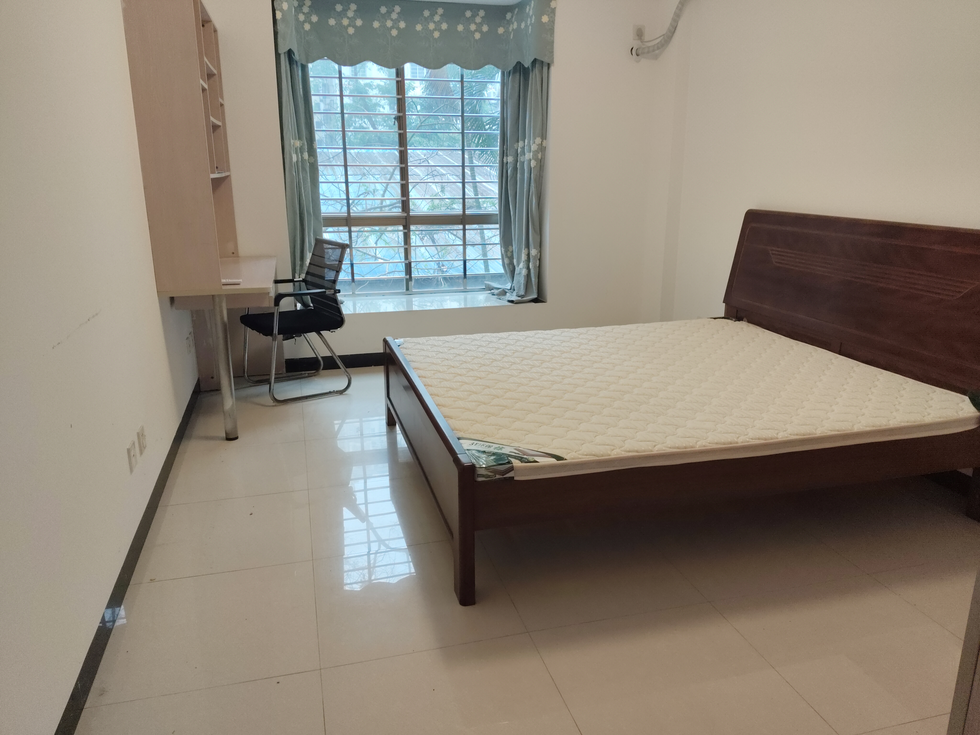 崇华小区  3室2厅2卫   2300.00元/月室内图
