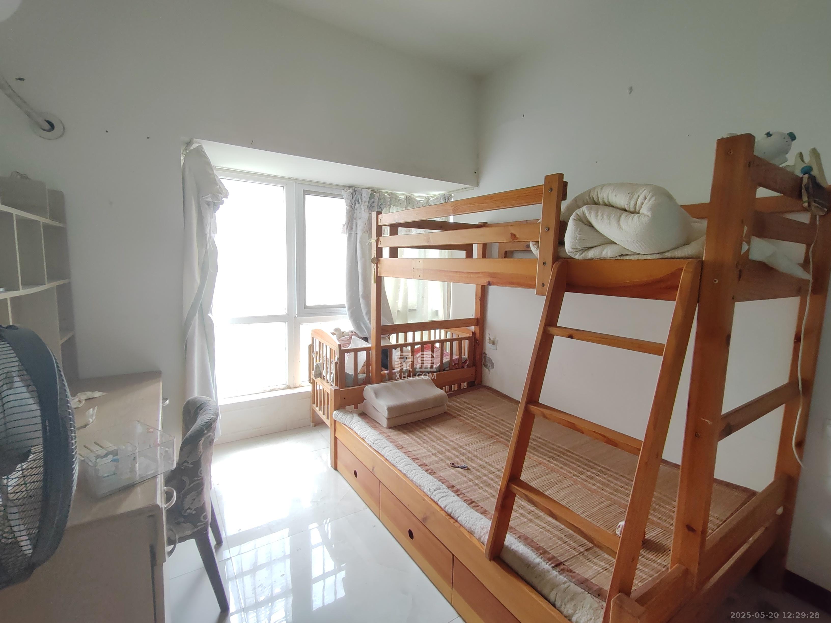 汀湘十里 4室2厅2卫 2000.0元/月 汀湘十里 4室2厅2卫 2000.0元/月室内图