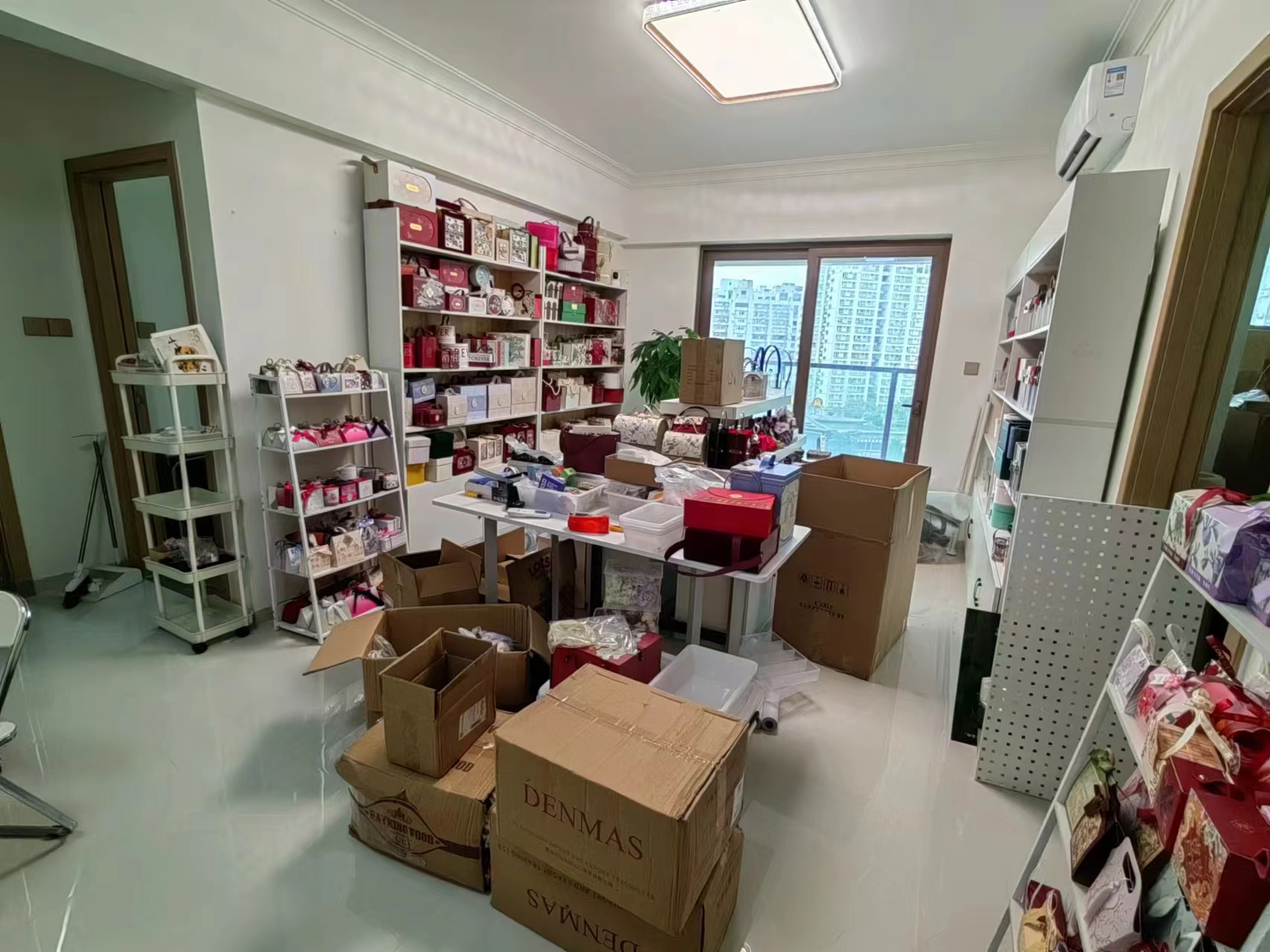 金龙城市广场二期  2室2厅1卫    4000.0元/月 金龙城市广场二期  2室2厅1卫    4000.0元/月室内图