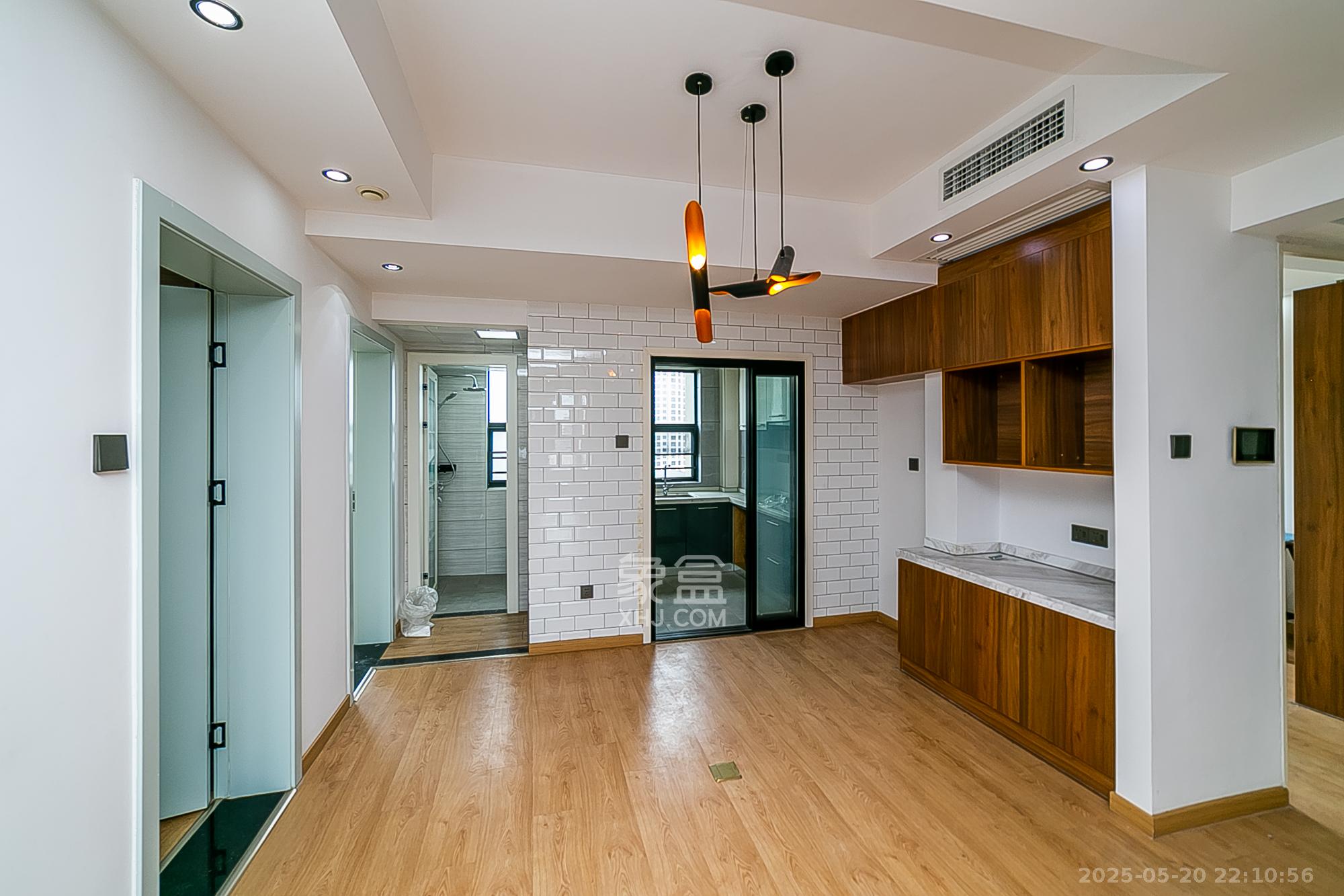 天鸿天府(天鸿中央大院) 4室2厅1卫 125.0万 天鸿天府(天鸿中央大院) 4室2厅1卫 125.0万客厅