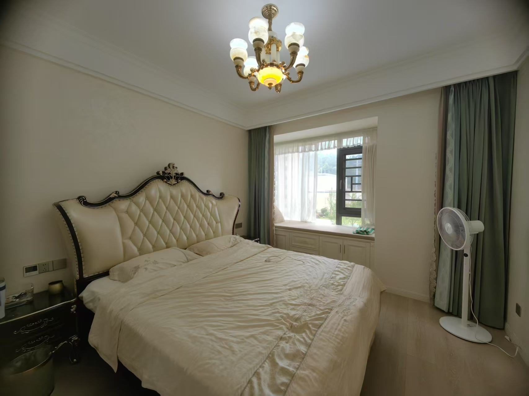 吉大汉珠山府 4室1厅2卫 126.8万 吉大汉珠山府 4室1厅2卫 126.8万客厅