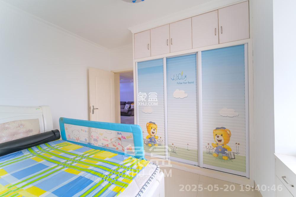 三一街区  3室2厅2卫   2000.00元/月室内图