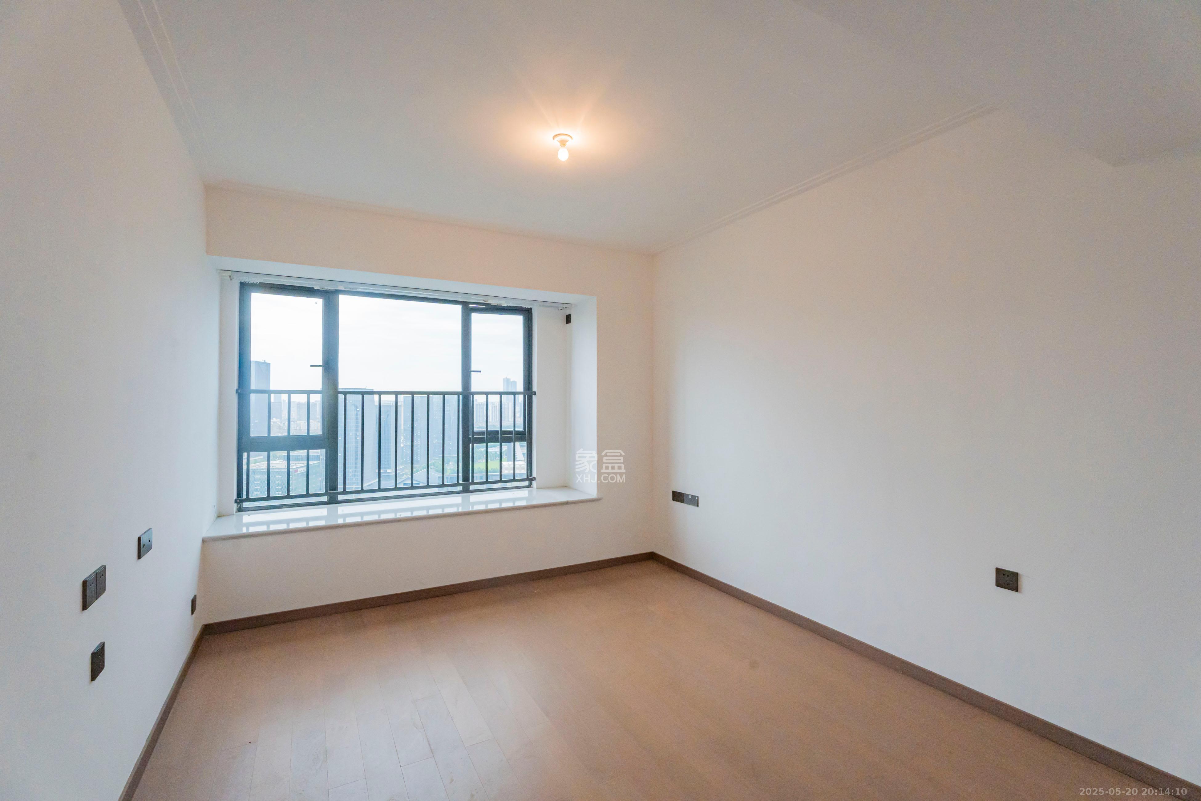 绿地V岛 4室2厅2卫 160.0万 绿地V岛 4室2厅2卫 160.0万卧室