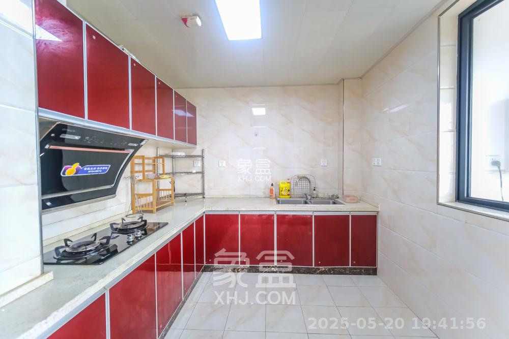 三一街区  3室2厅2卫   2000.00元/月室内图