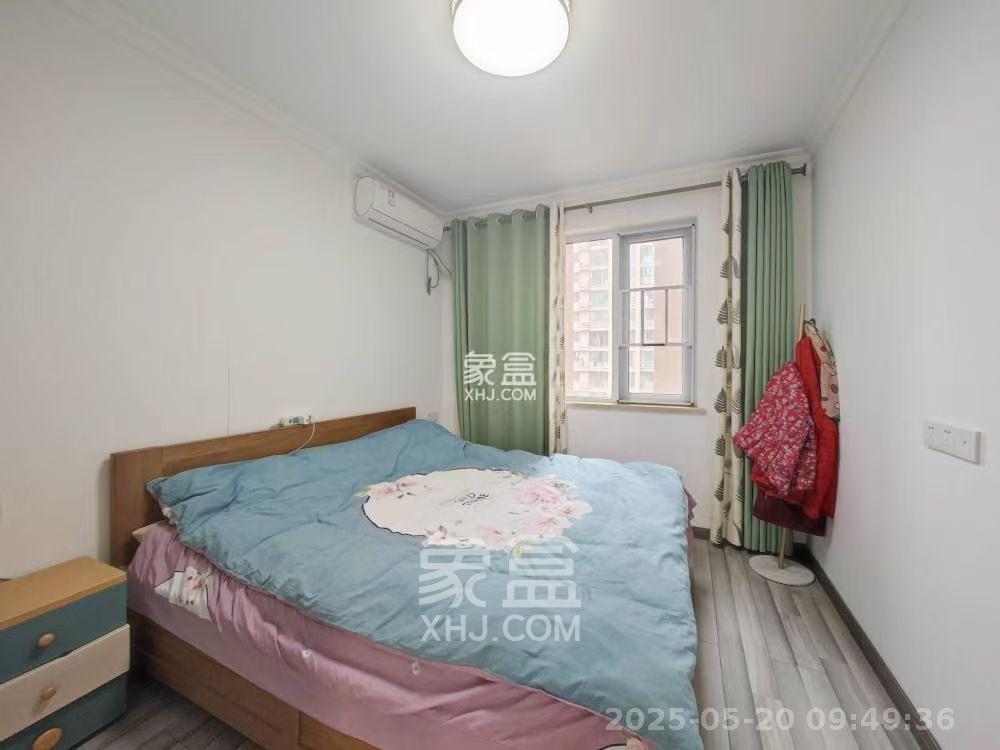 丽发新城  4室2厅2卫   2600.00元/月