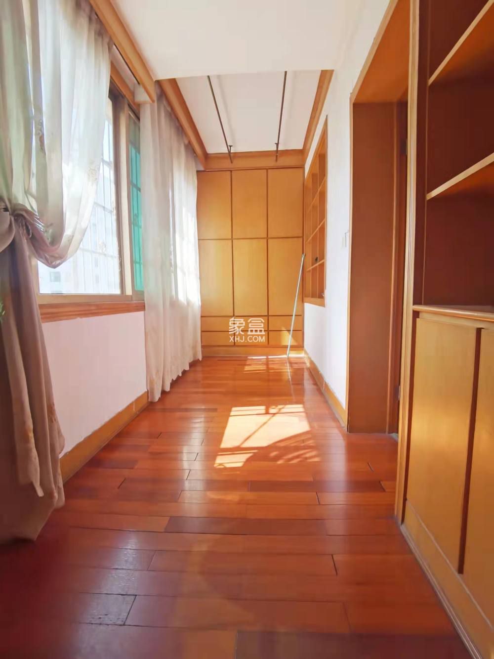 名牌大厦  3室0厅0卫   1800.00元/月室内图