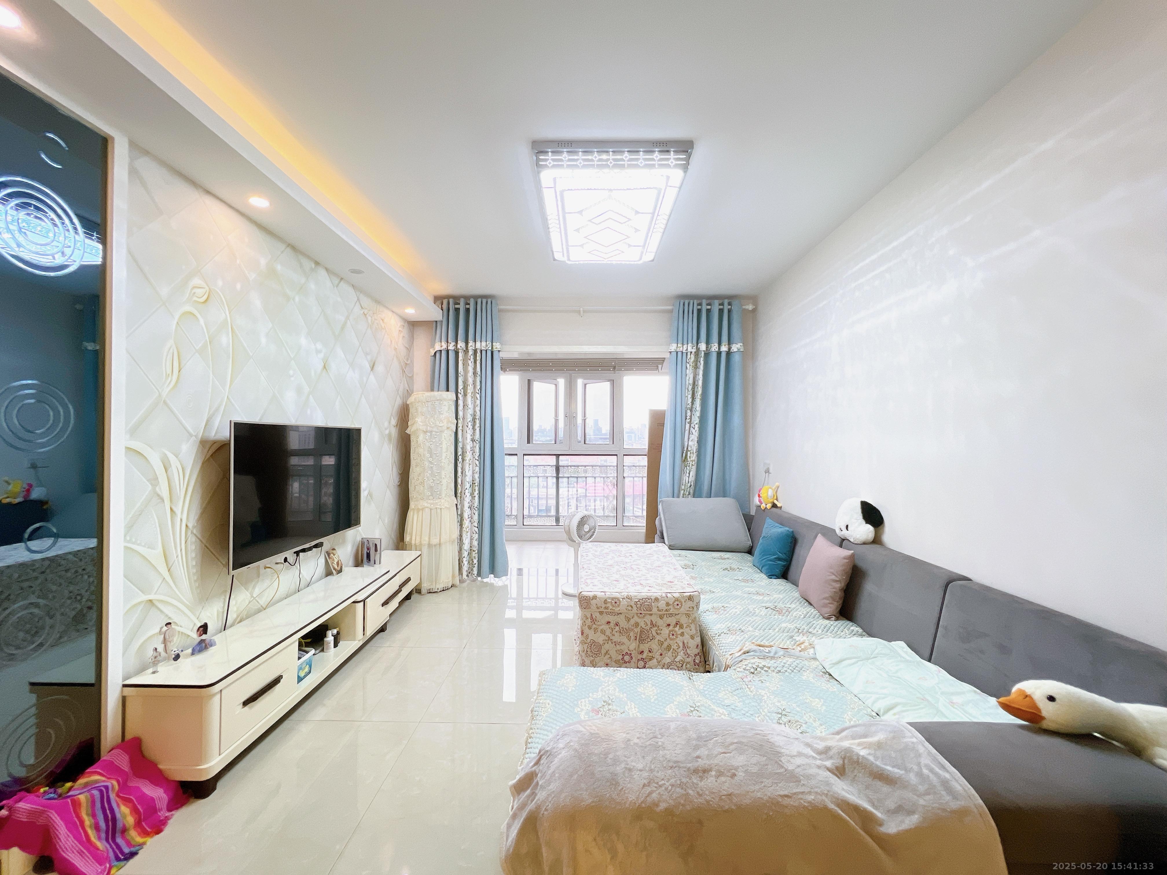 上园商住小区 3室2厅1卫 3200.0元/月 上园商住小区 3室2厅1卫 3200.0元/月室内图