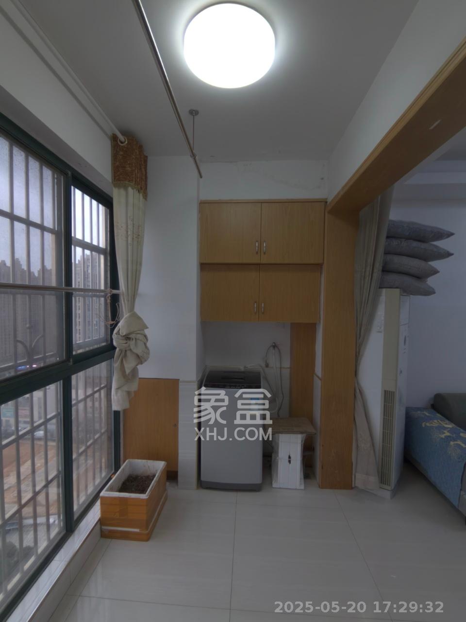 湘峰广场 2室2厅1卫 1300.0元/月 湘峰广场 2室2厅1卫 1300.0元/月室内图