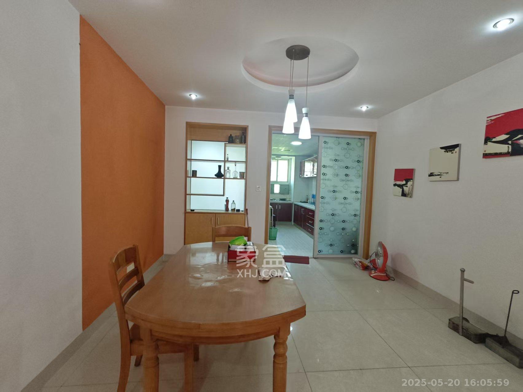 石油小区 4室2厅2卫 56.8万 石油小区 4室2厅2卫 56.8万室内图