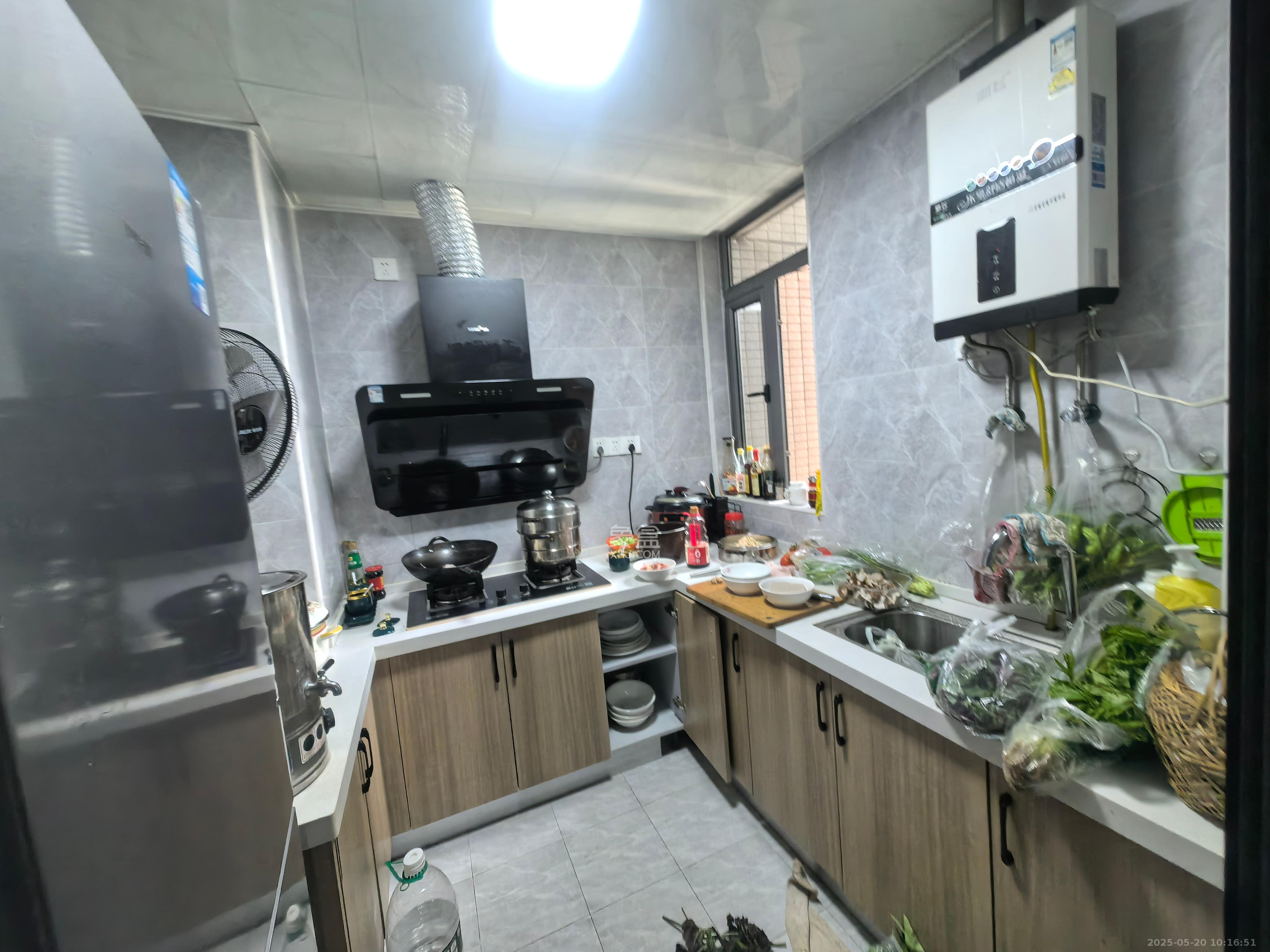 八方小区C区  3室2厅2卫   4200.00元/月室内图