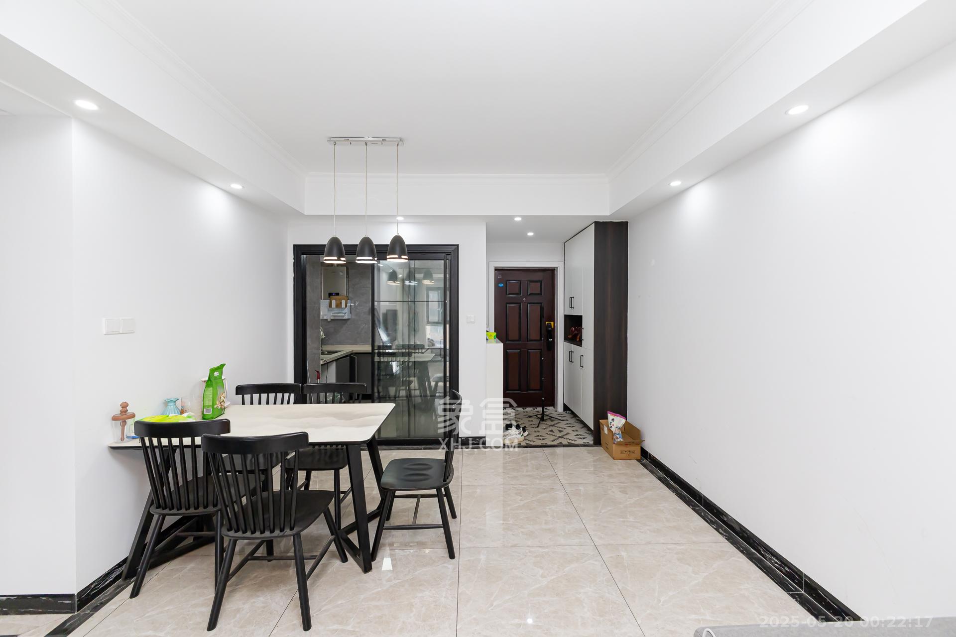 勤诚达境界城 3室2厅2卫 99.0万 勤诚达境界城 3室2厅2卫 99.0万客厅