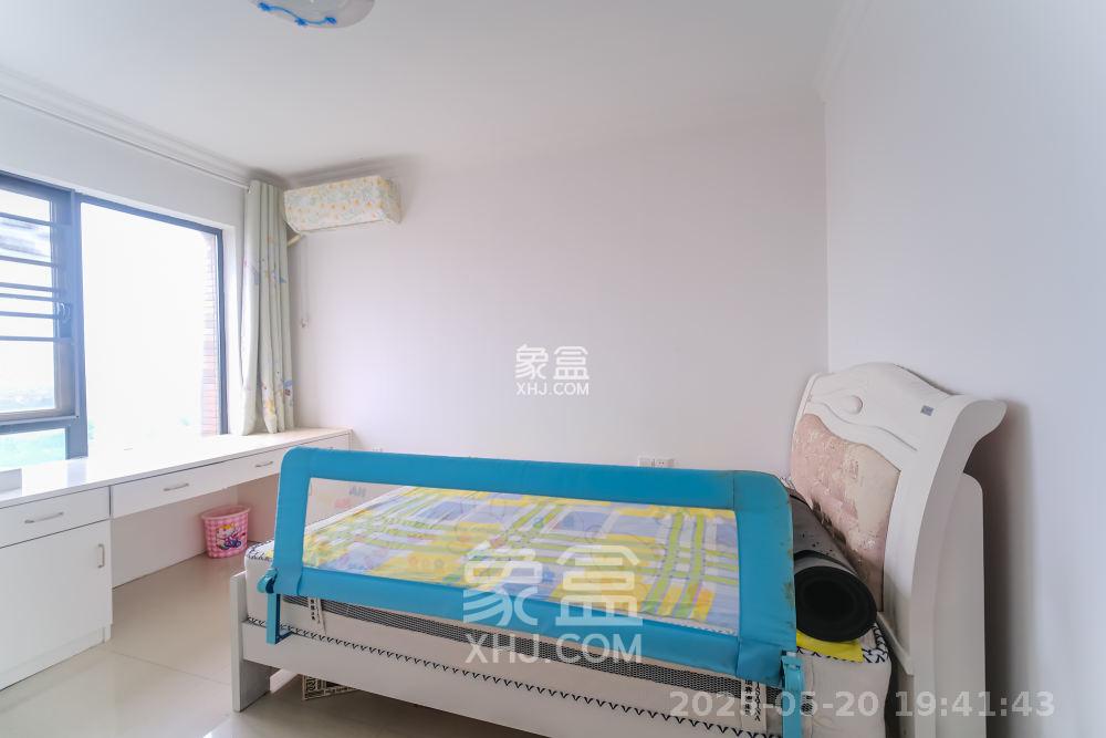 三一街区  3室2厅2卫   2000.00元/月室内图