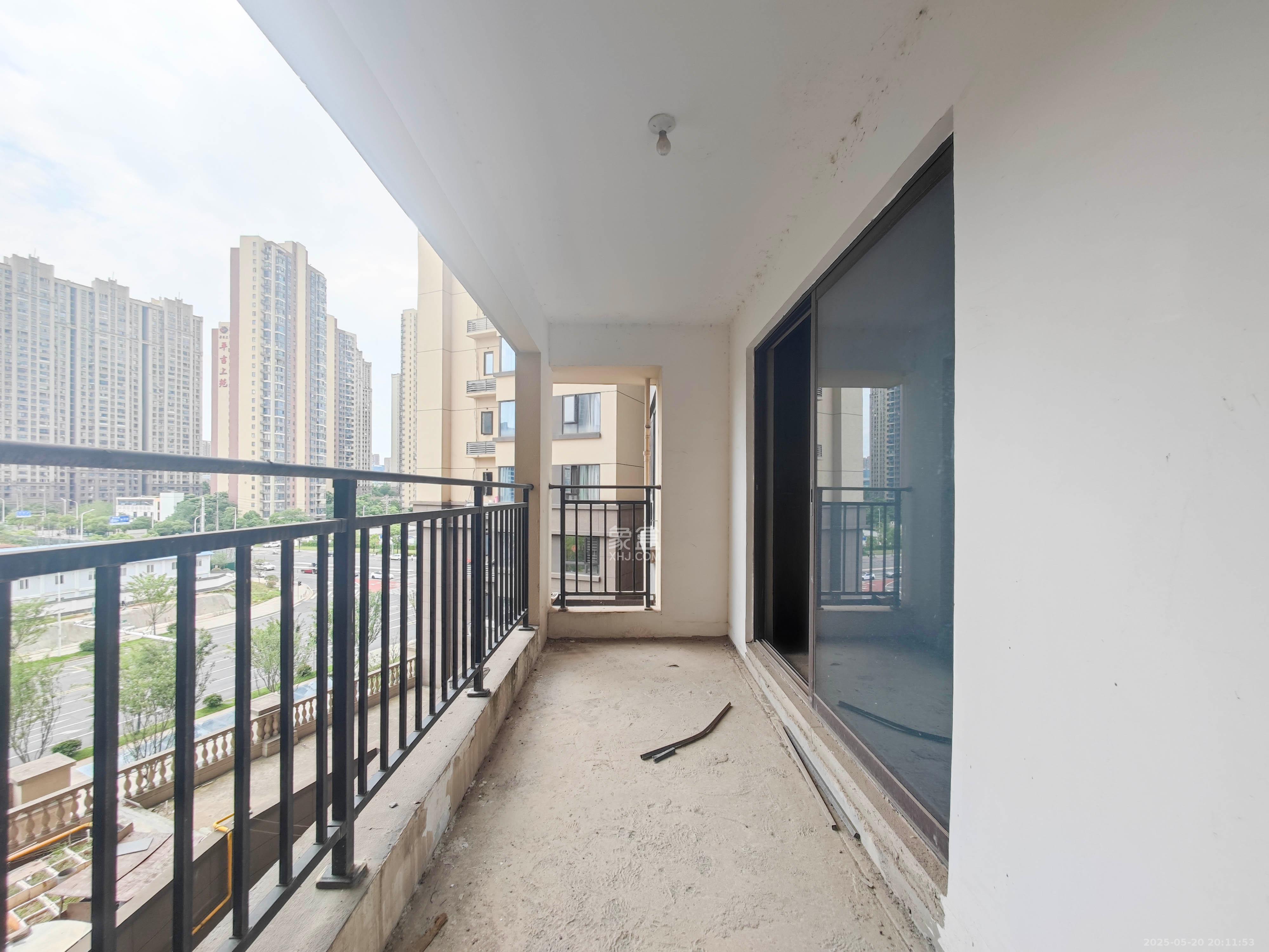 合能枫丹丽舍(柏悦名苑)  3室2厅2卫    110.0万 合能枫丹丽舍(柏悦名苑)  3室2厅2卫    110.0万阳台