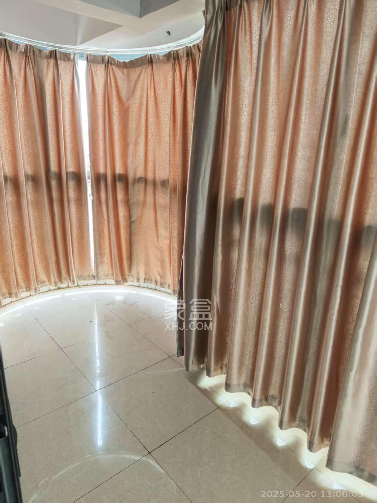 西城龙庭 4室2厅2卫 2200.0元/月 西城龙庭 4室2厅2卫 2200.0元/月室内图