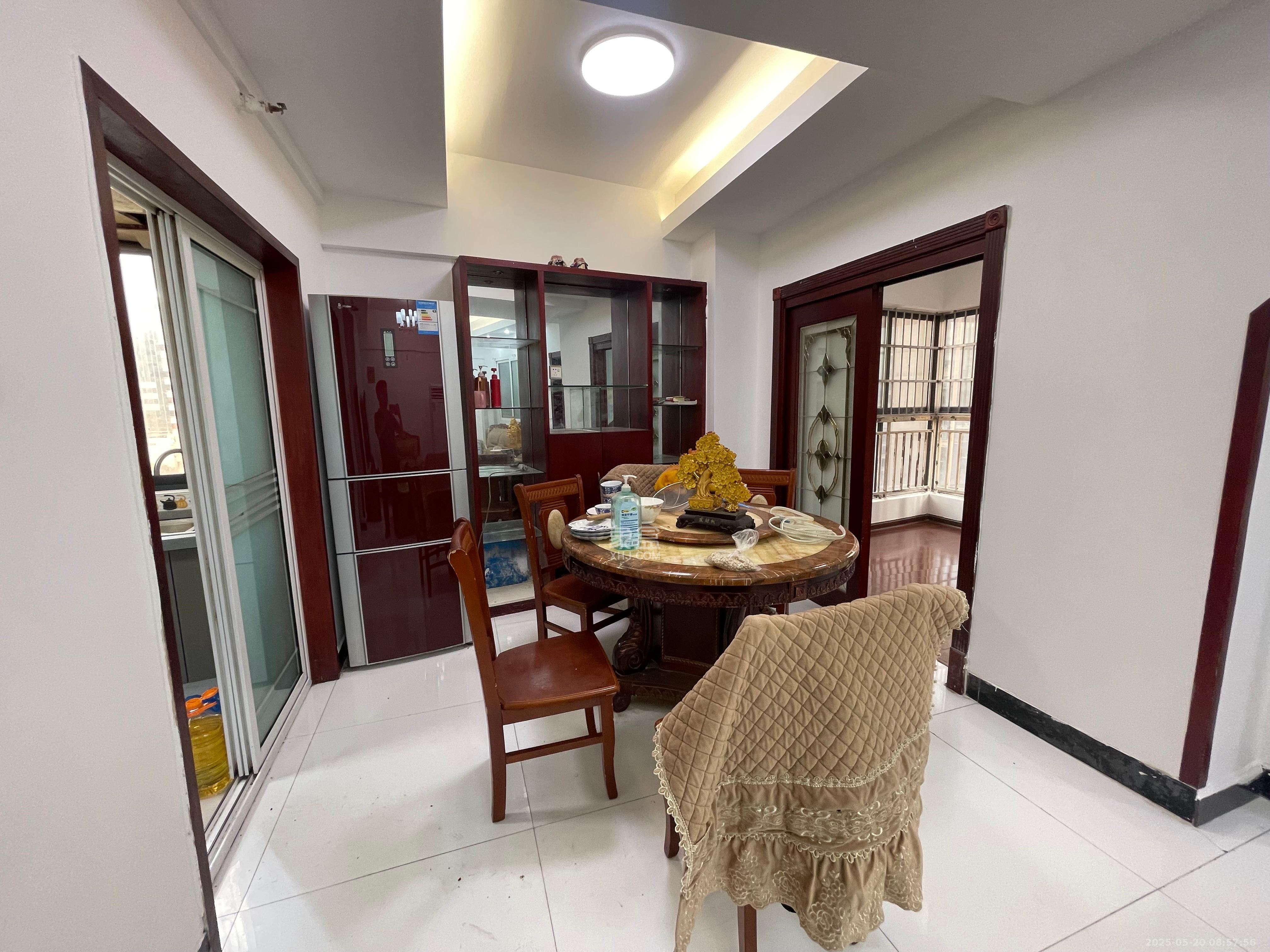 七彩丽都  2室1厅1卫    2000.0元/月 七彩丽都  2室1厅1卫    2000.0元/月室内图