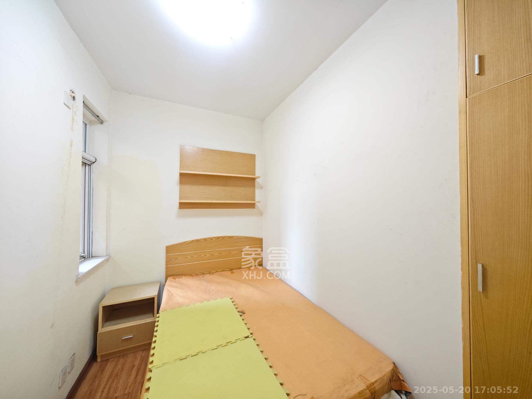 鄱阳小区 3室2厅1卫 52.8万 鄱阳小区 3室2厅1卫 52.8万卧室