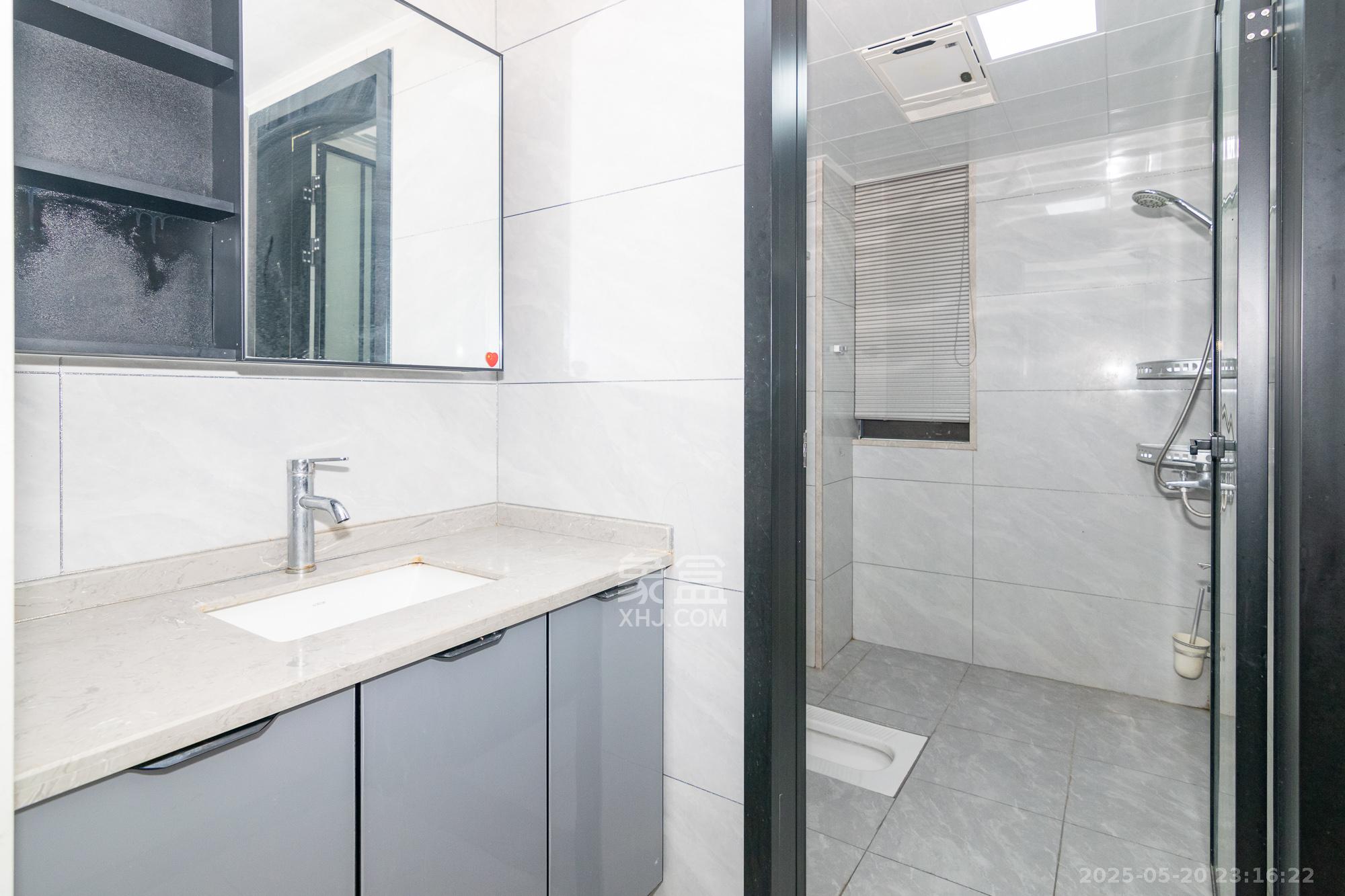 澳海澜庭 3室2厅1卫 69.5万 澳海澜庭 3室2厅1卫 69.5万卫生间