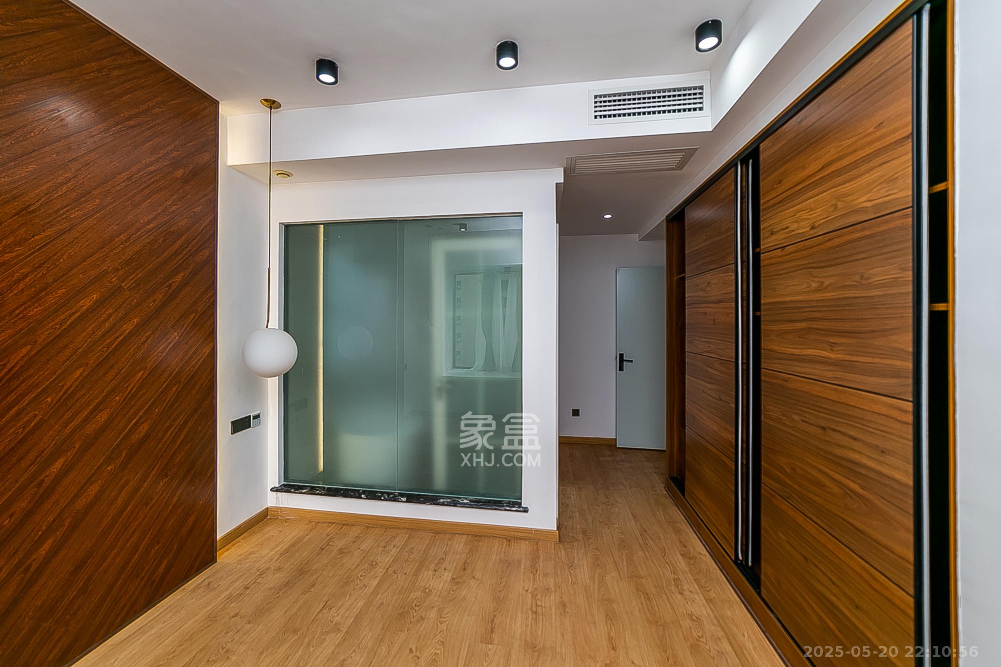 天鸿天府(天鸿中央大院) 4室2厅1卫 125.0万 天鸿天府(天鸿中央大院) 4室2厅1卫 125.0万卧室