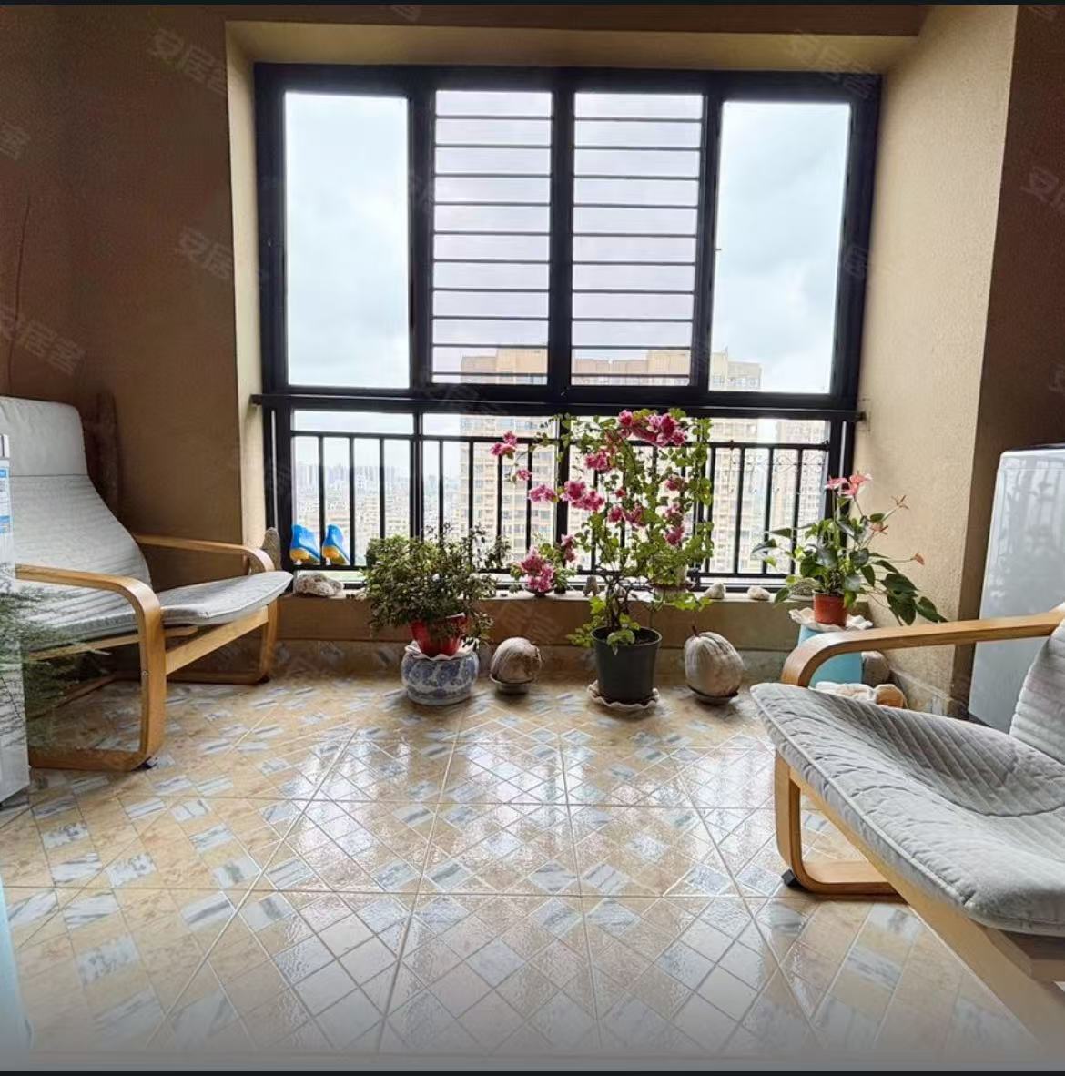 琥珀悠澜  2室2厅1卫    115.0万 琥珀悠澜  2室2厅1卫    115.0万客厅