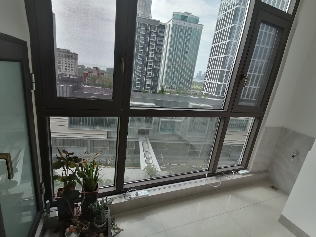 华润中心  2室1厅1卫    5000.0元/月 华润中心  2室1厅1卫    5000.0元/月室内图