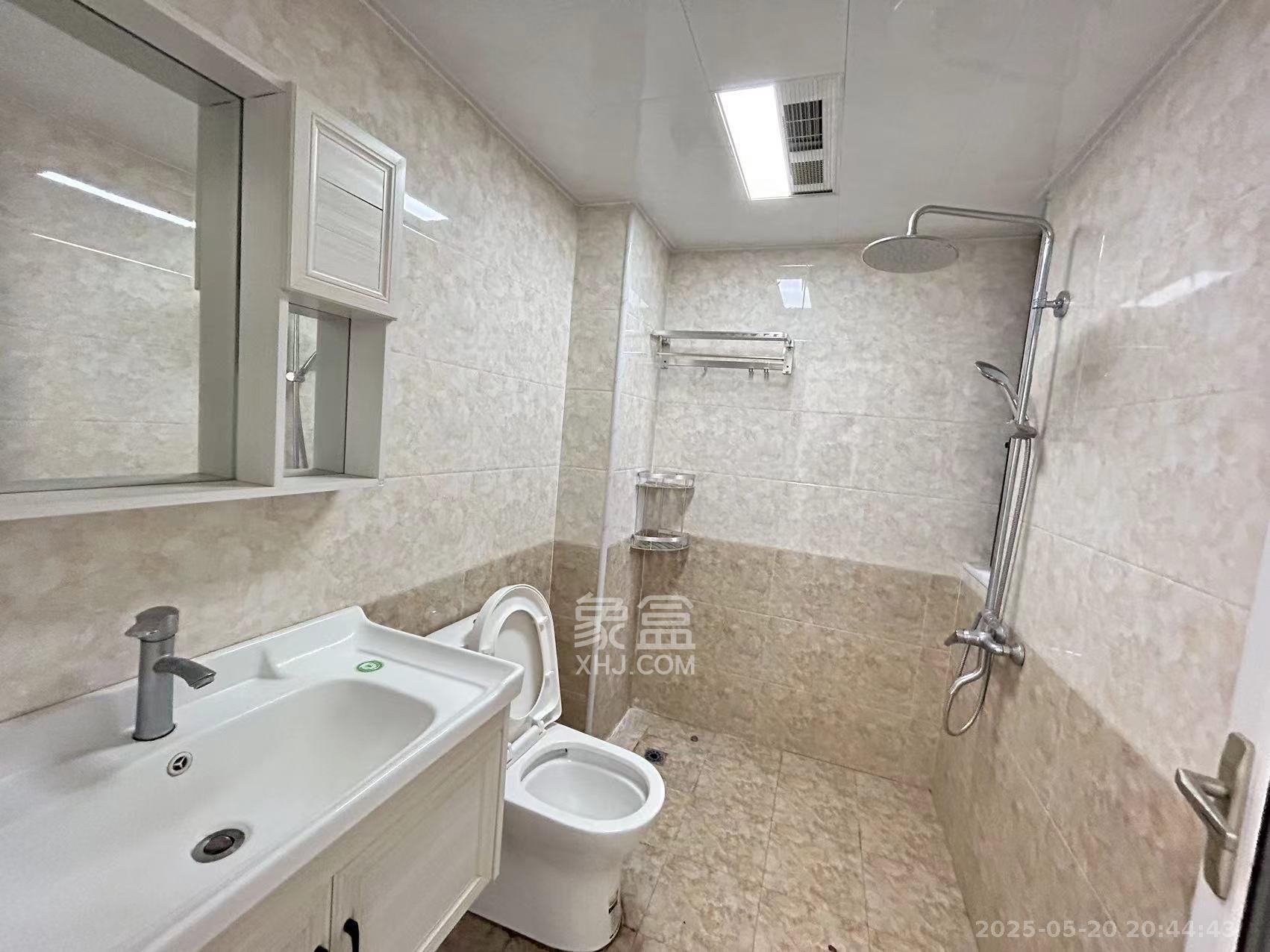 荣泰广场  4室2厅2卫   2700.00元/月室内图