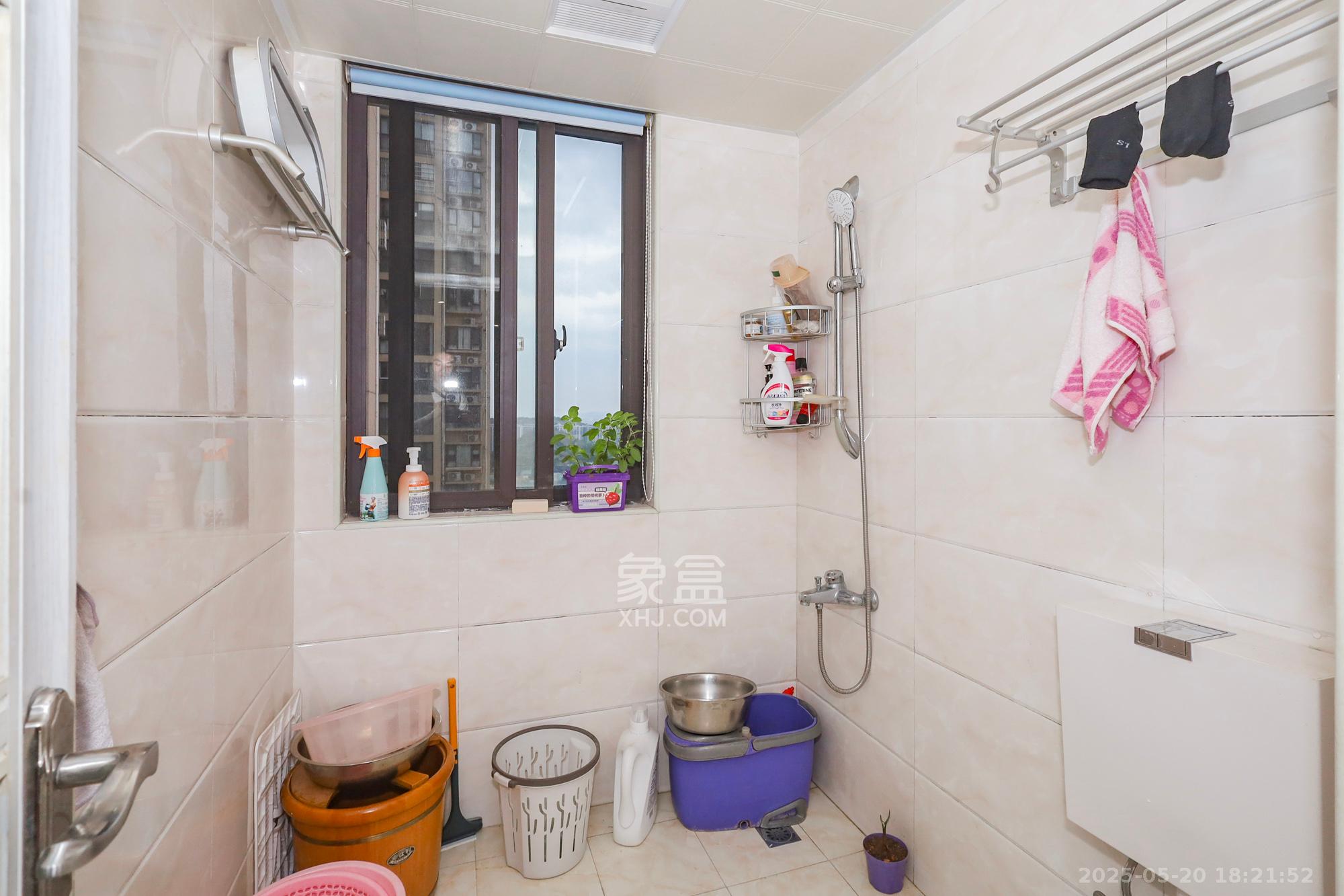 钰龙天下二期(钰龙佳园) 3室2厅2卫 278.0万 钰龙天下二期(钰龙佳园) 3室2厅2卫 278.0万卫生间