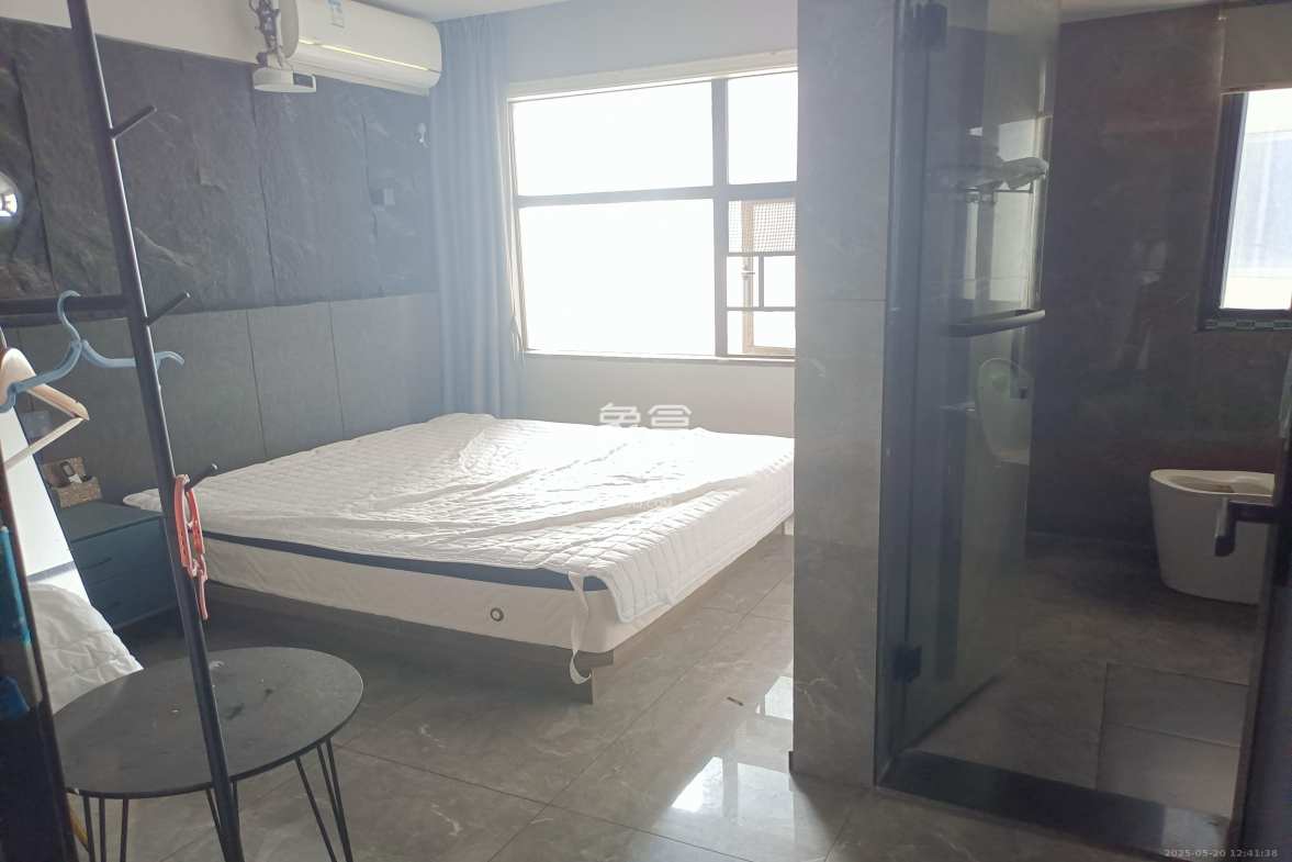 五一大道202(中环壹世界) 3室2厅2卫 11000.0元/月 五一大道202(中环壹世界) 3室2厅2卫 11000.0元/月室内图