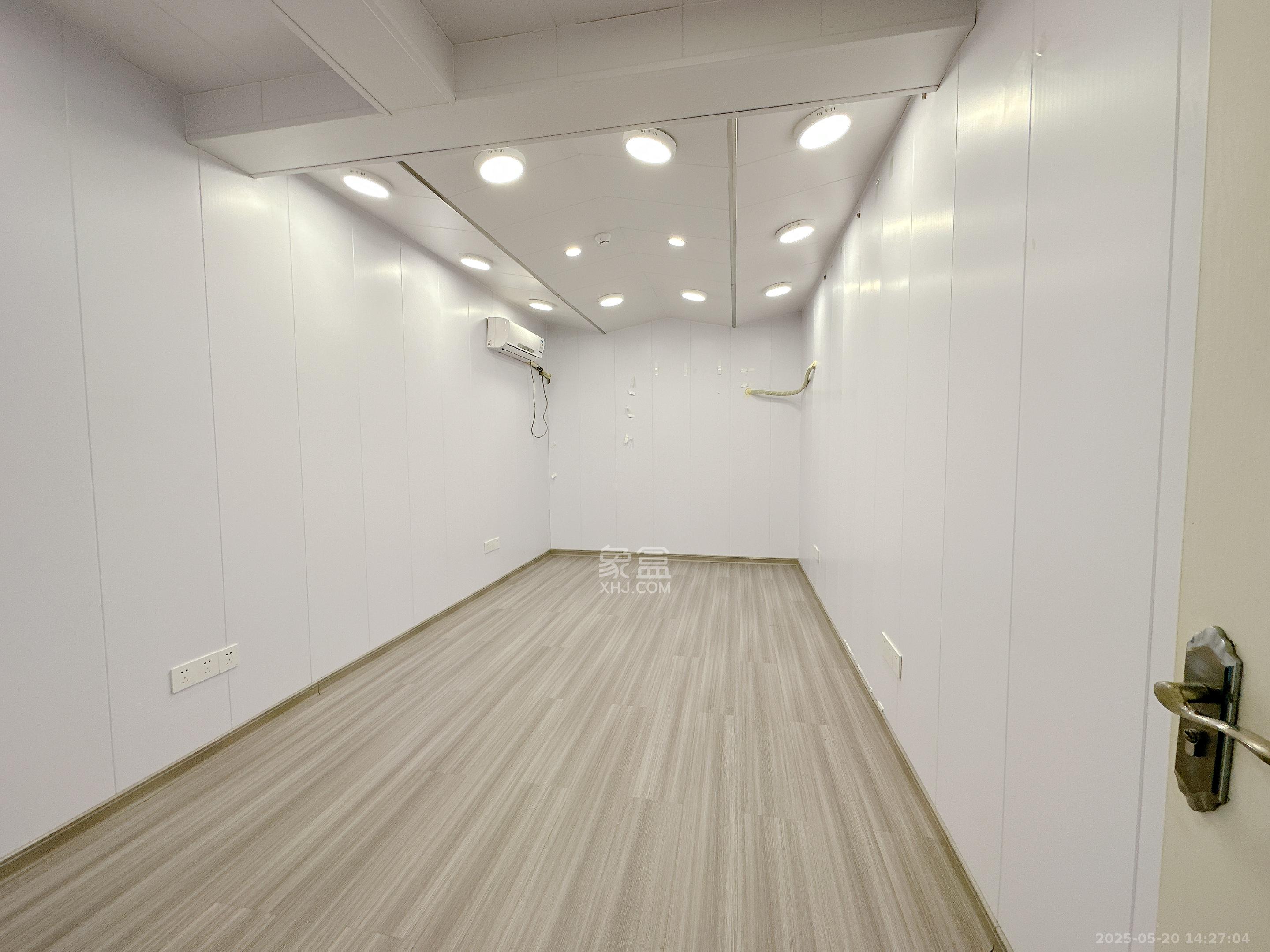 潮宗御苑 4室2厅2卫 6800.0元/月 潮宗御苑 4室2厅2卫 6800.0元/月室内图