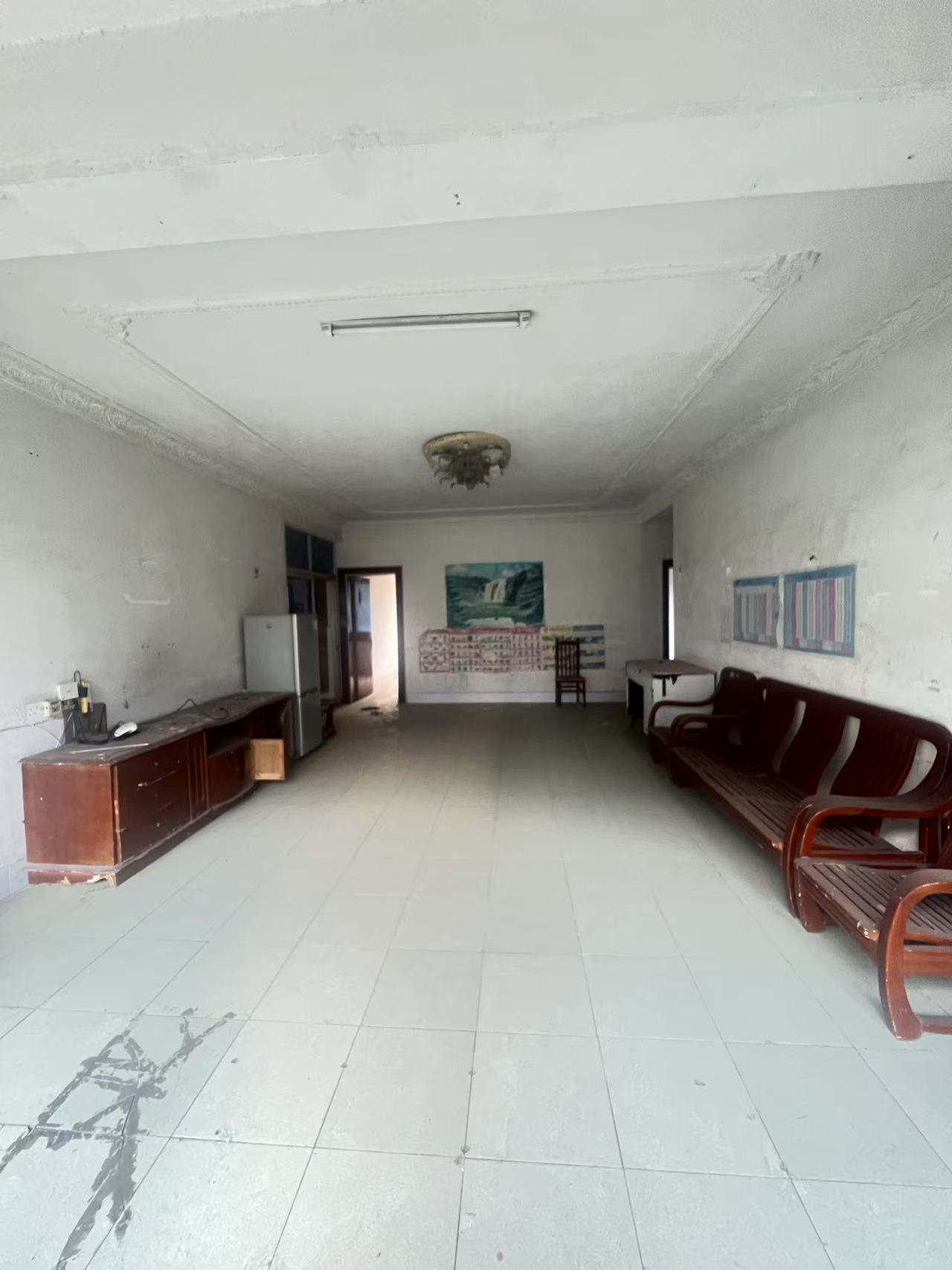 老市政府家属楼(机关三院) 3室2厅1卫 30.0万 老市政府家属楼(机关三院) 3室2厅1卫 30.0万室内图