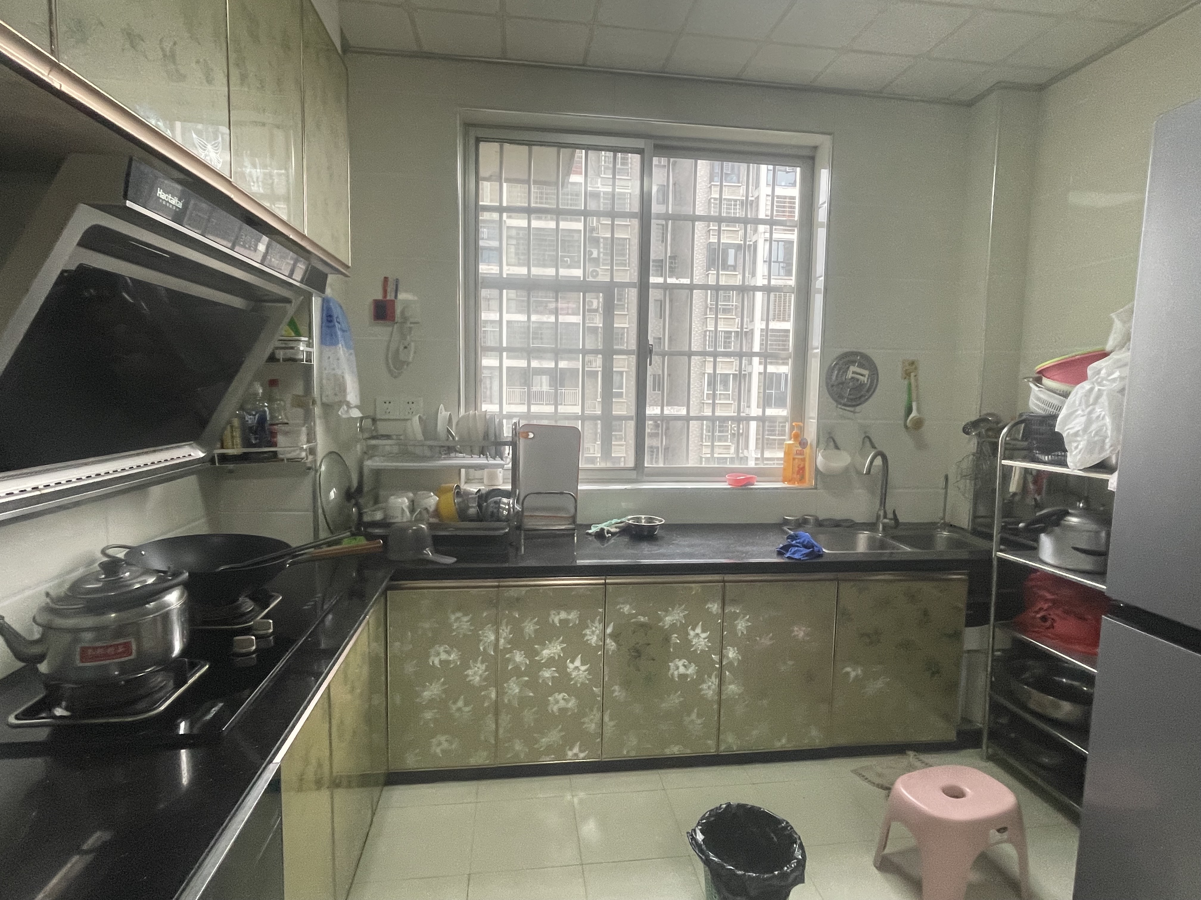 香山红叶  3室2厅2卫    58.0万 香山红叶  3室2厅2卫    58.0万客厅