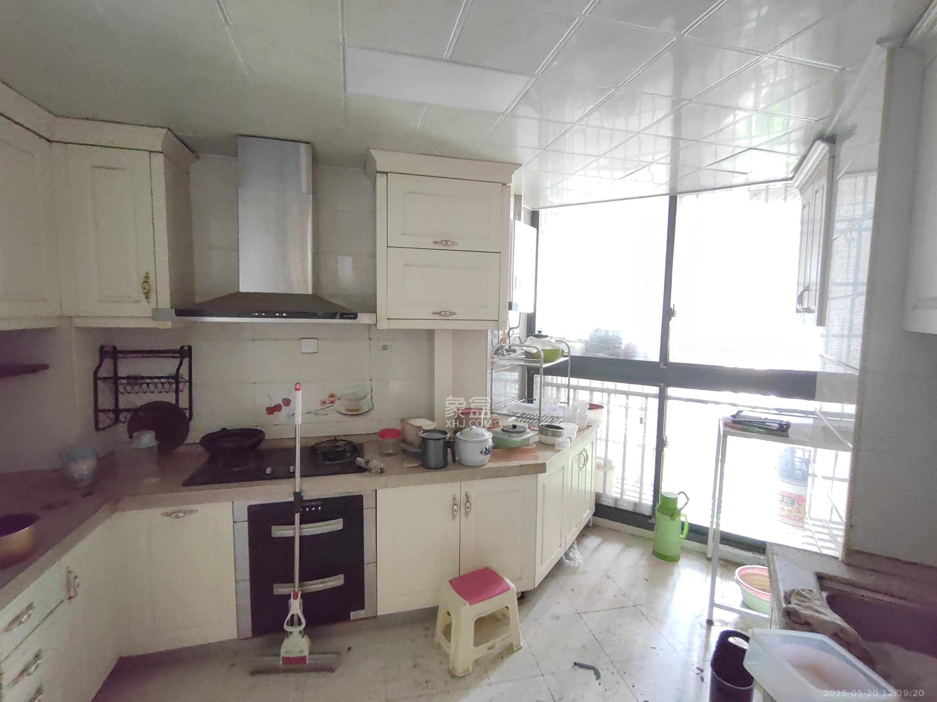 汀湘十里 4室2厅2卫 2000.0元/月 汀湘十里 4室2厅2卫 2000.0元/月室内图