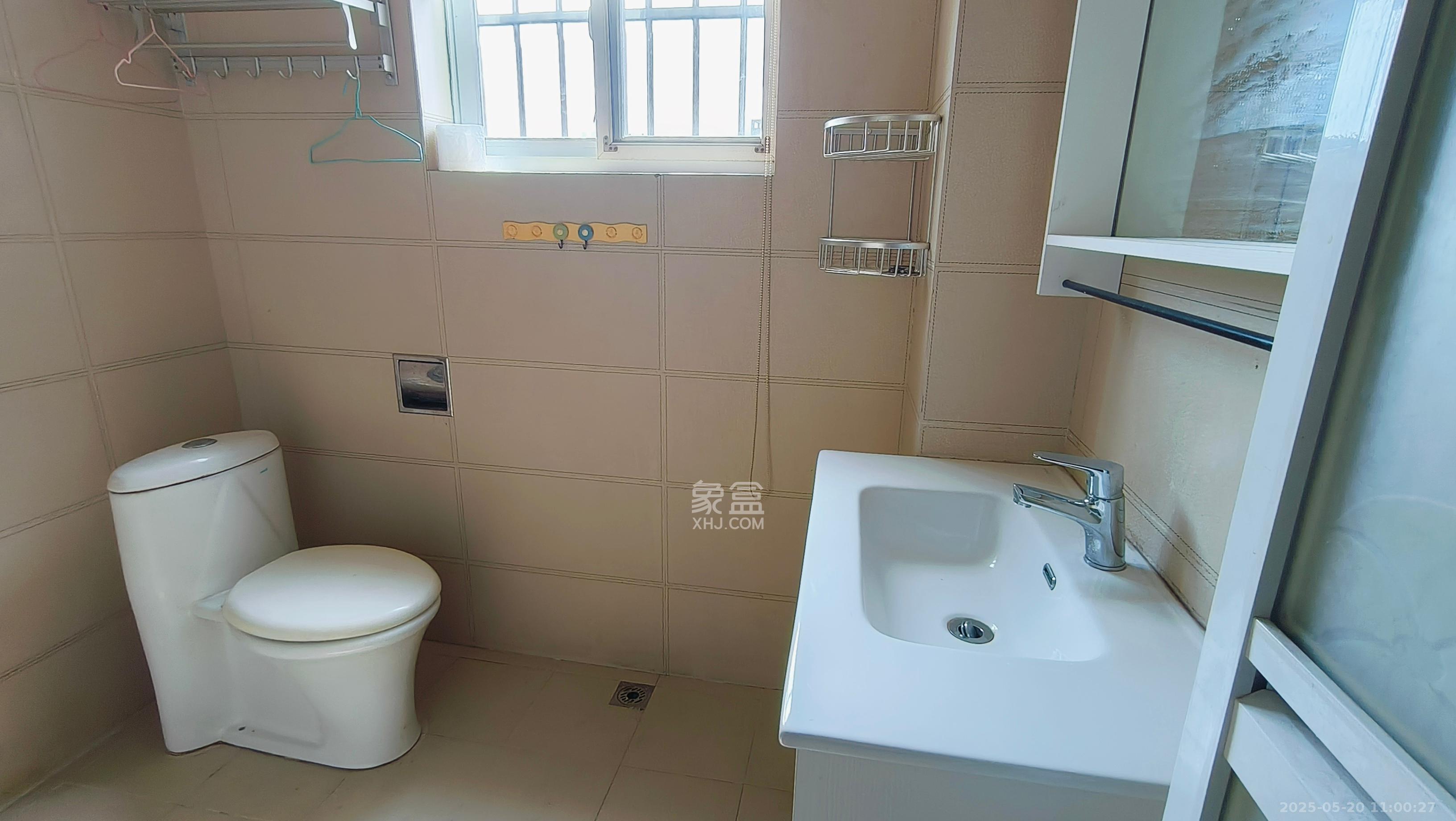 高林金三华邸  3室2厅2卫    2000.0元/月 高林金三华邸  3室2厅2卫    2000.0元/月