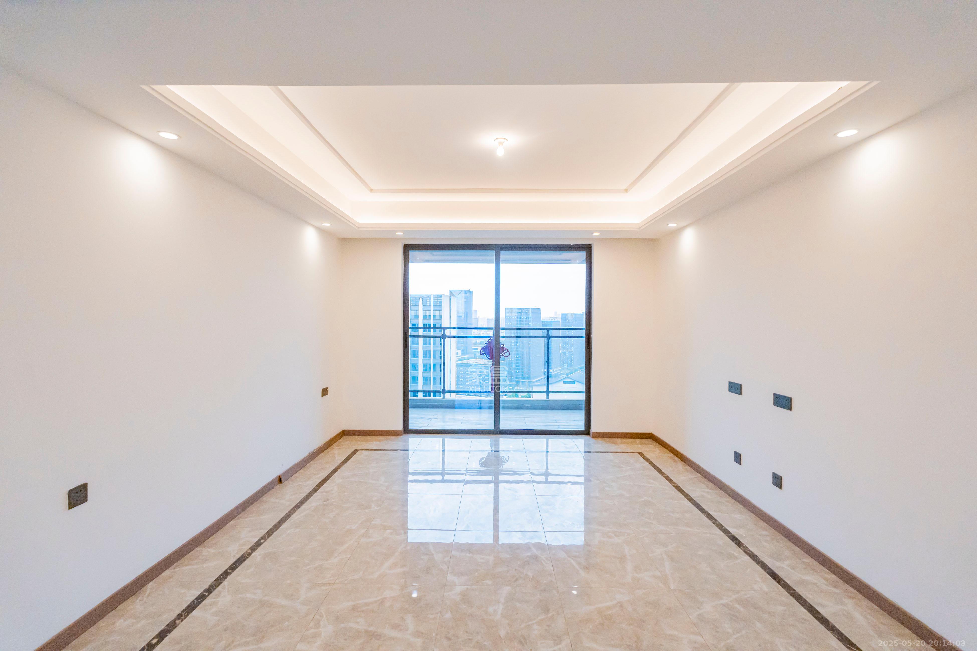 绿地V岛 4室2厅2卫 160.0万 绿地V岛 4室2厅2卫 160.0万客厅