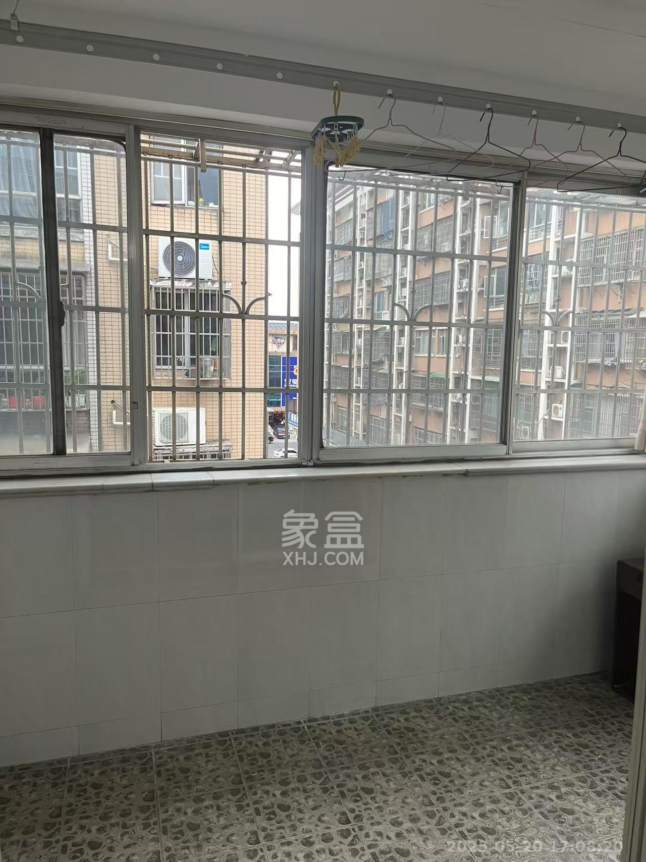 泰时三湘金地  3室2厅2卫   2200.00元/月室内图