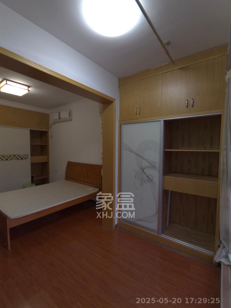 湘峰广场 2室2厅1卫 1300.0元/月 湘峰广场 2室2厅1卫 1300.0元/月室内图