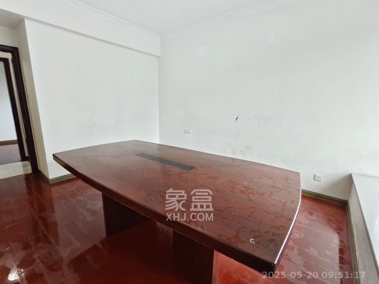 新城新世界一二三期  2室1厅1卫   2400.00元/月室内图